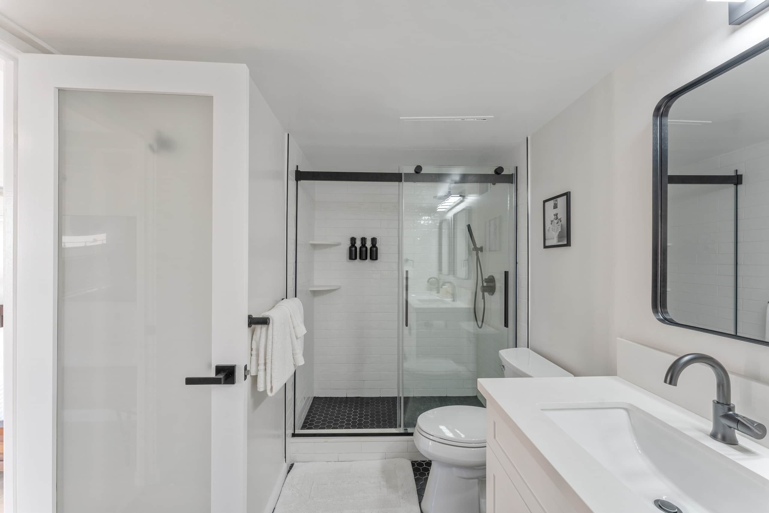 Fully Renovated Beautiful 2bdrm @ Ilikai - Image 33