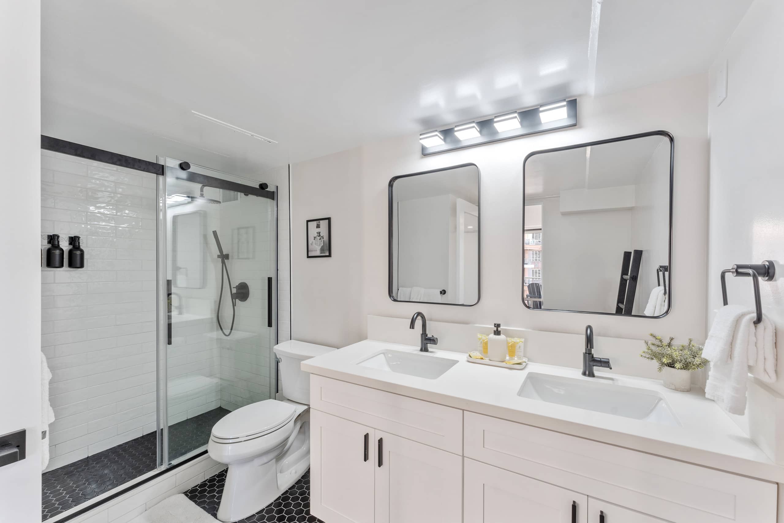 Fully Renovated Beautiful 2bdrm @ Ilikai - Image 39