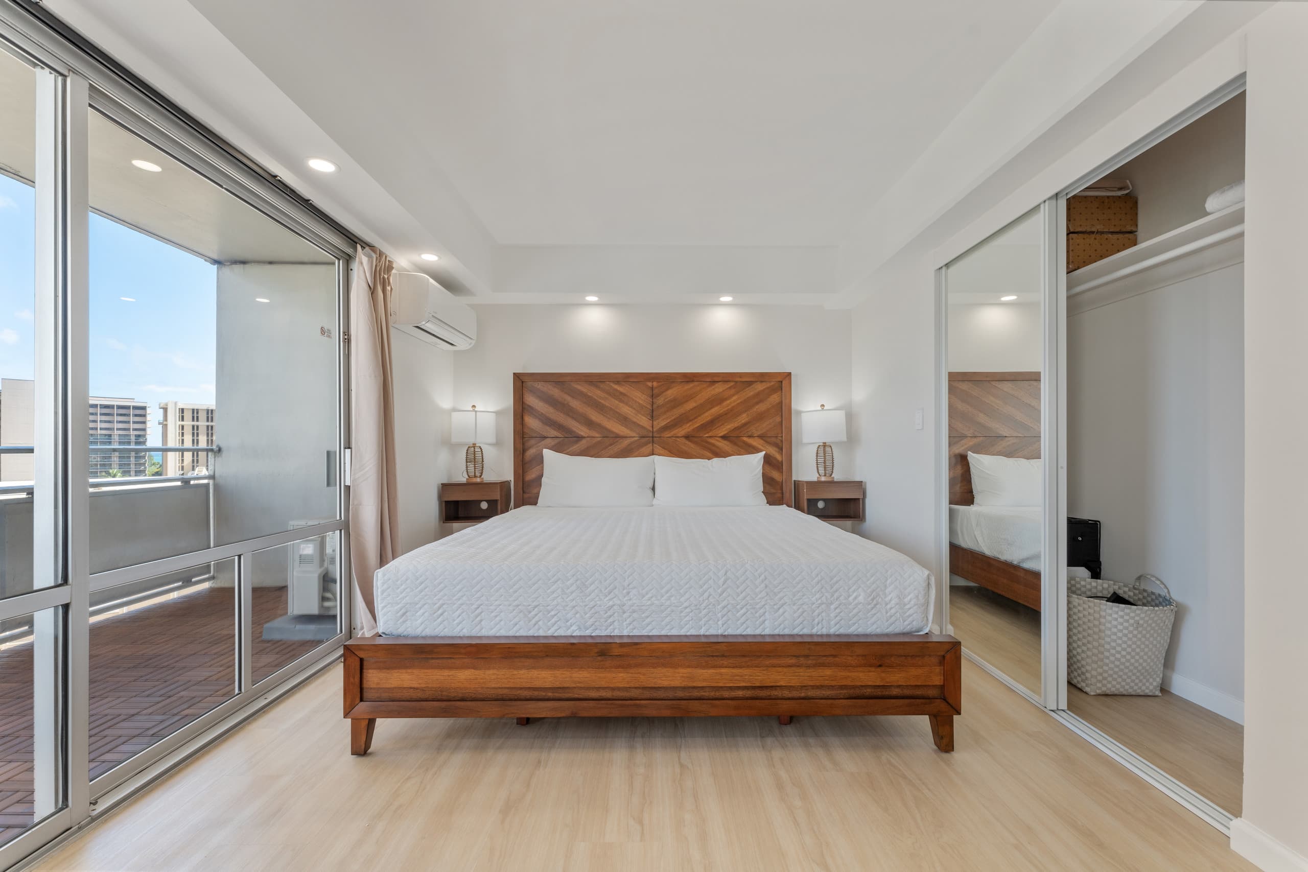 Fully Renovated Beautiful 2bdrm @ Ilikai - Image 26
