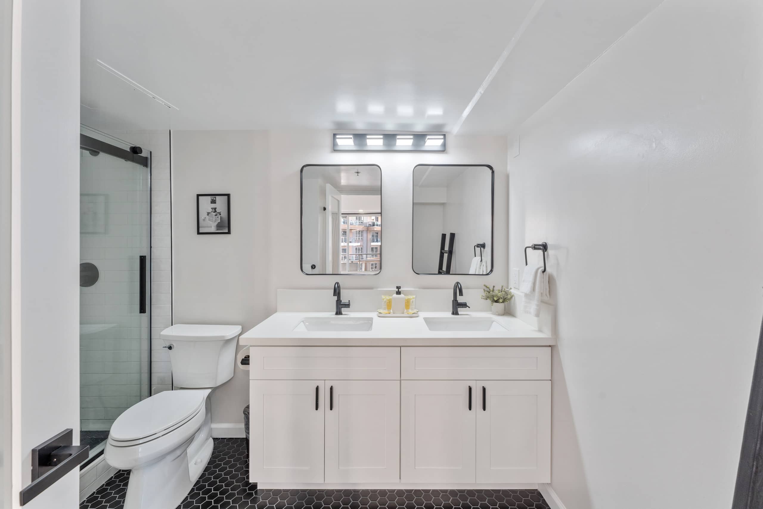 Fully Renovated Beautiful 2bdrm @ Ilikai - Image 40