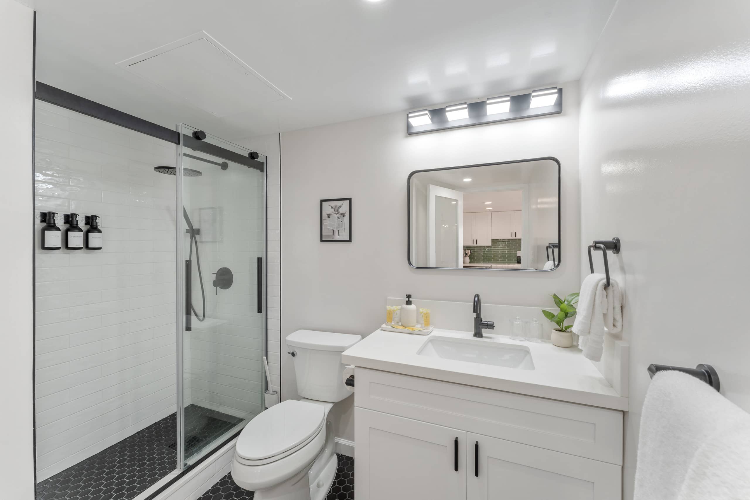 Fully Renovated Beautiful 2bdrm @ Ilikai - Image 32