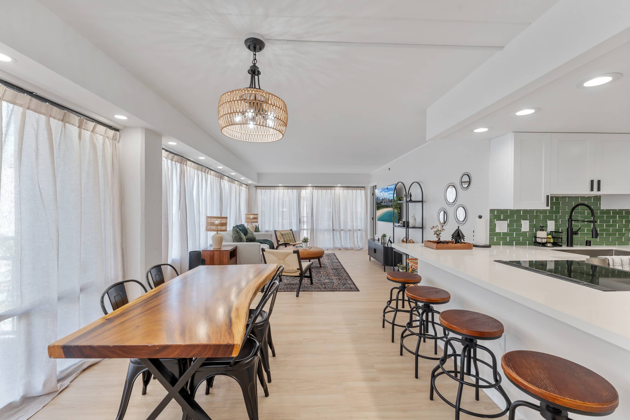 Fully Renovated Beautiful 2bdrm @ Ilikai - Image 25