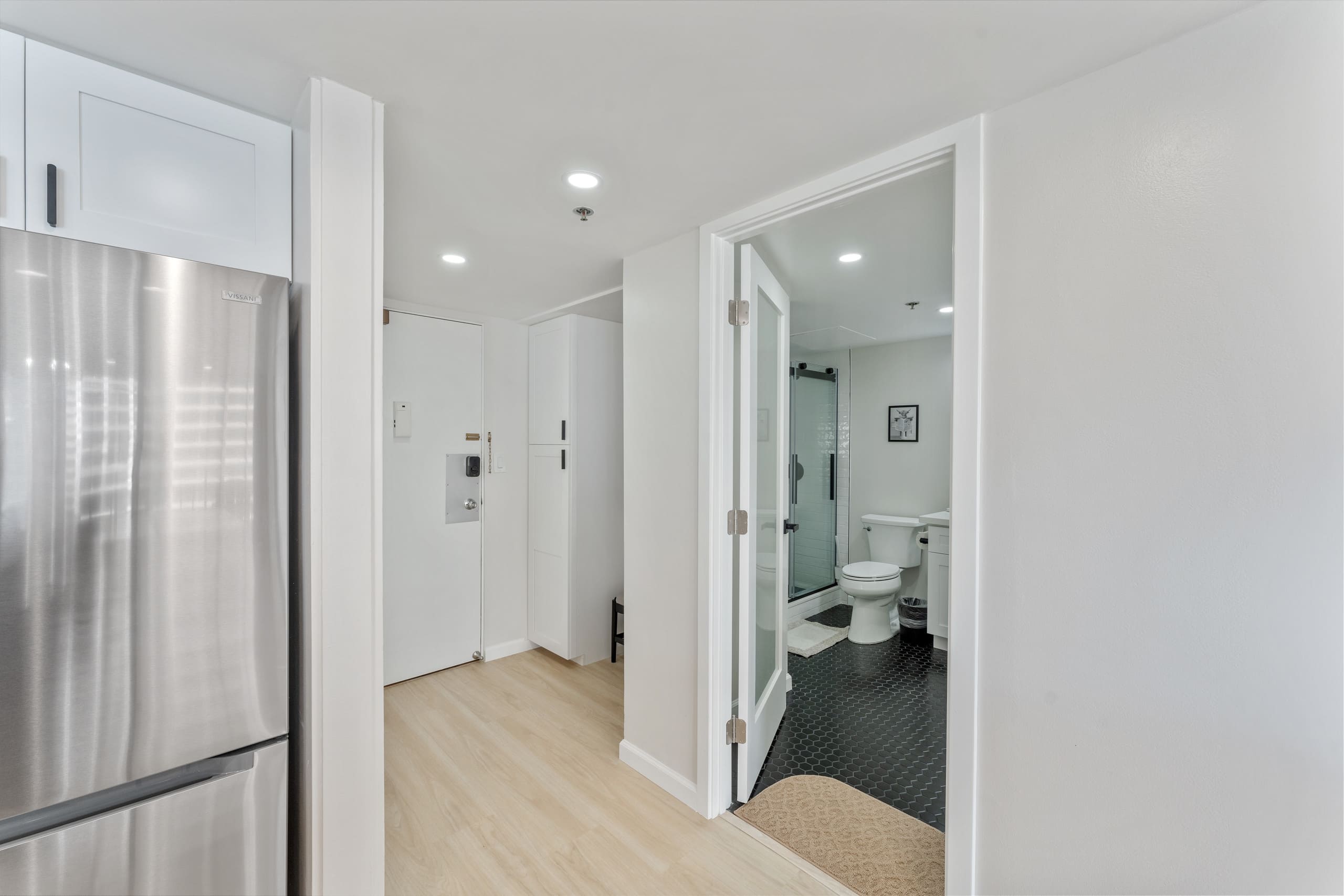 Fully Renovated Beautiful 2bdrm @ Ilikai - Image 36