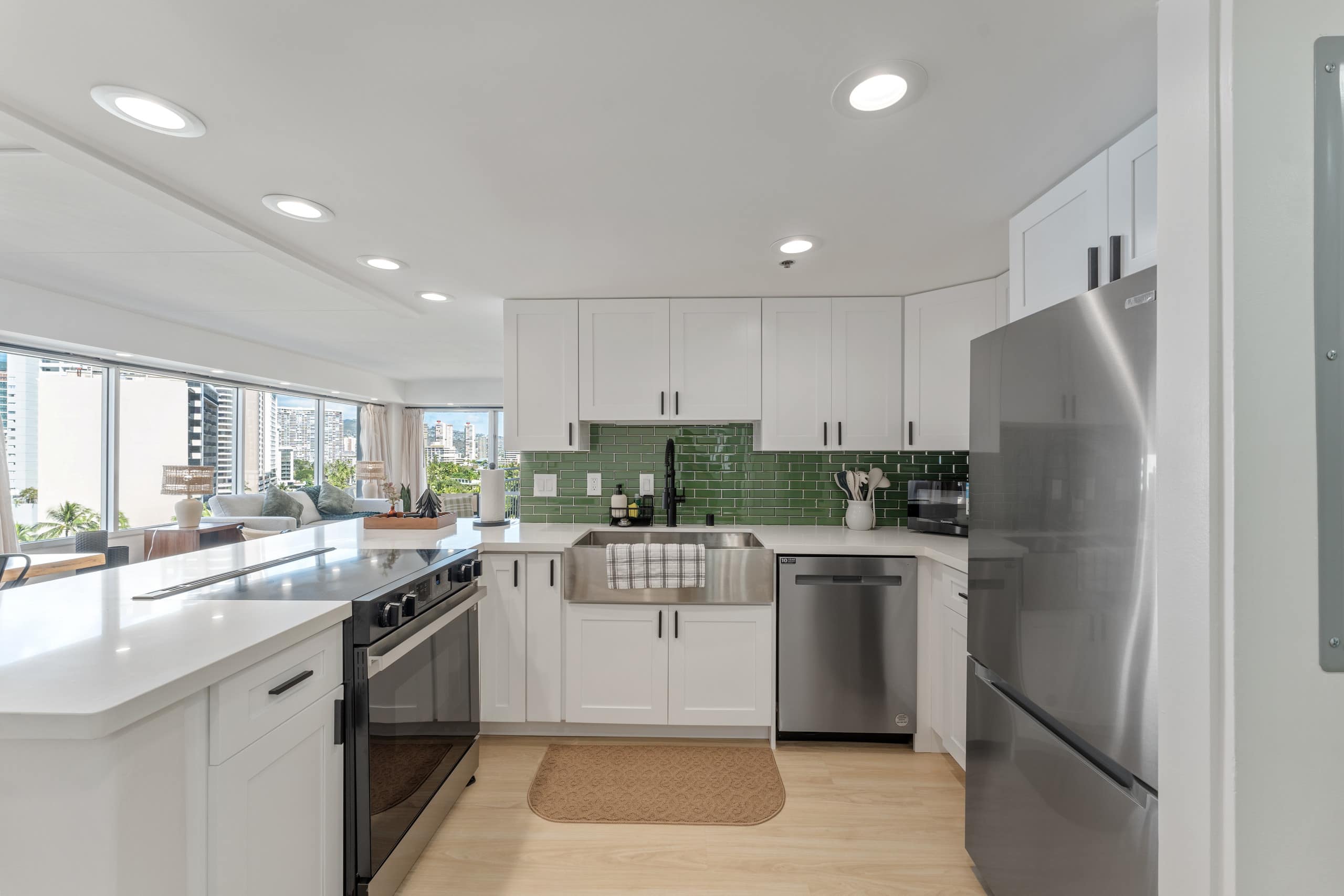 Fully Renovated Beautiful 2bdrm @ Ilikai - Image 19