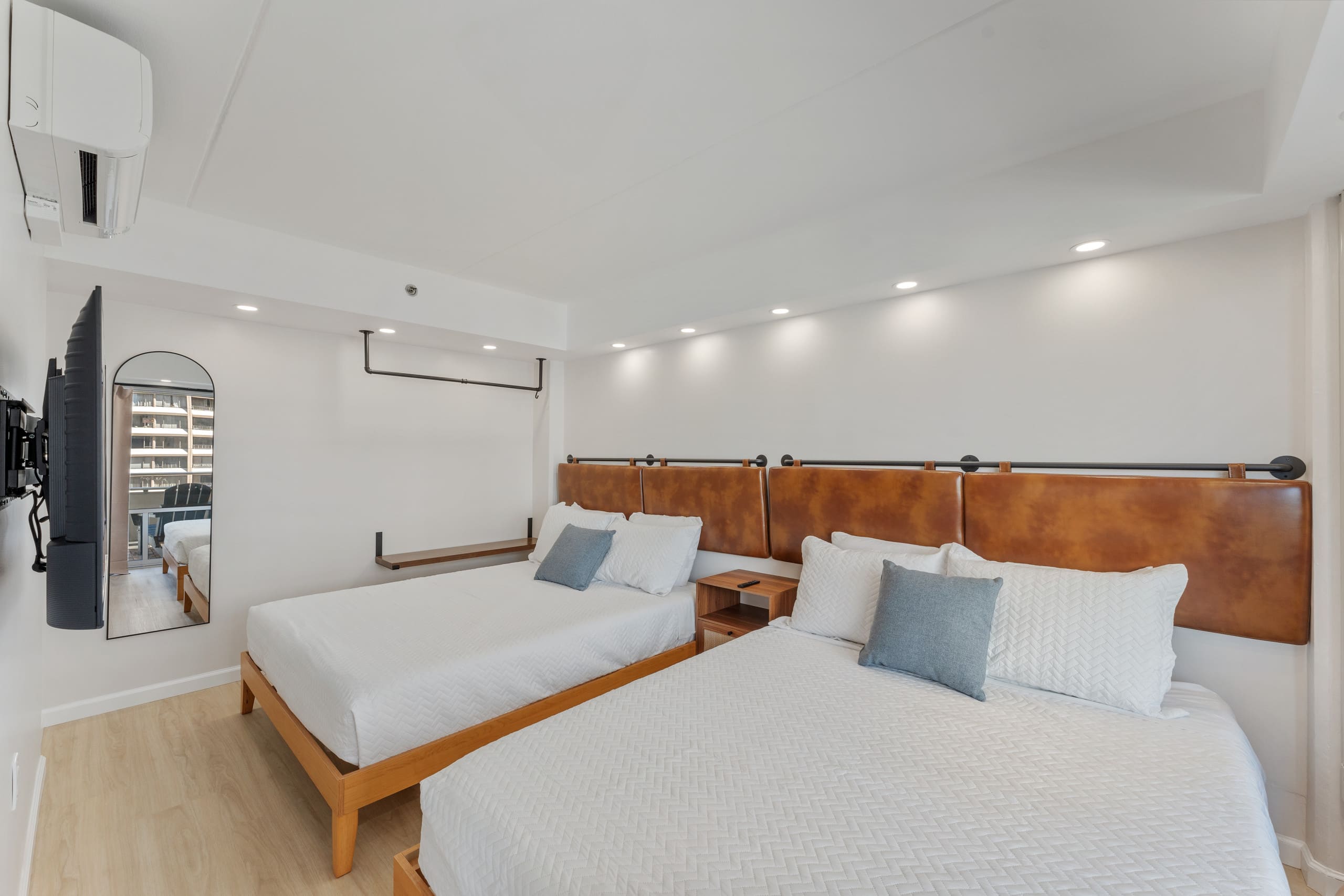 Fully Renovated Beautiful 2bdrm @ Ilikai - Image 29