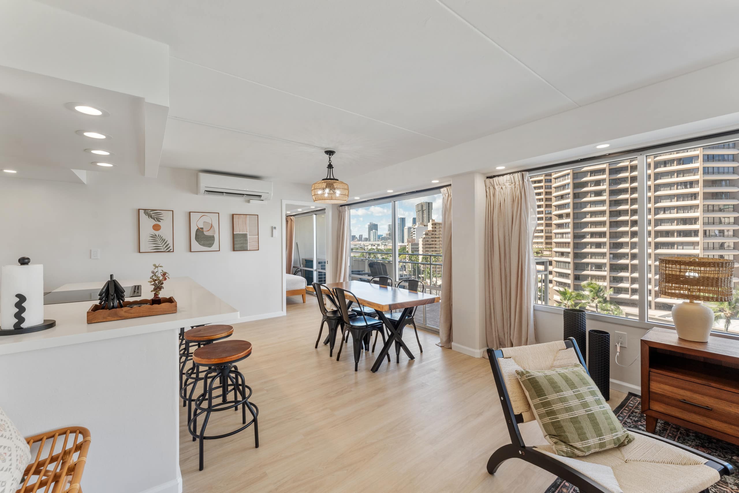 Fully Renovated Beautiful 2bdrm @ Ilikai - Image 22