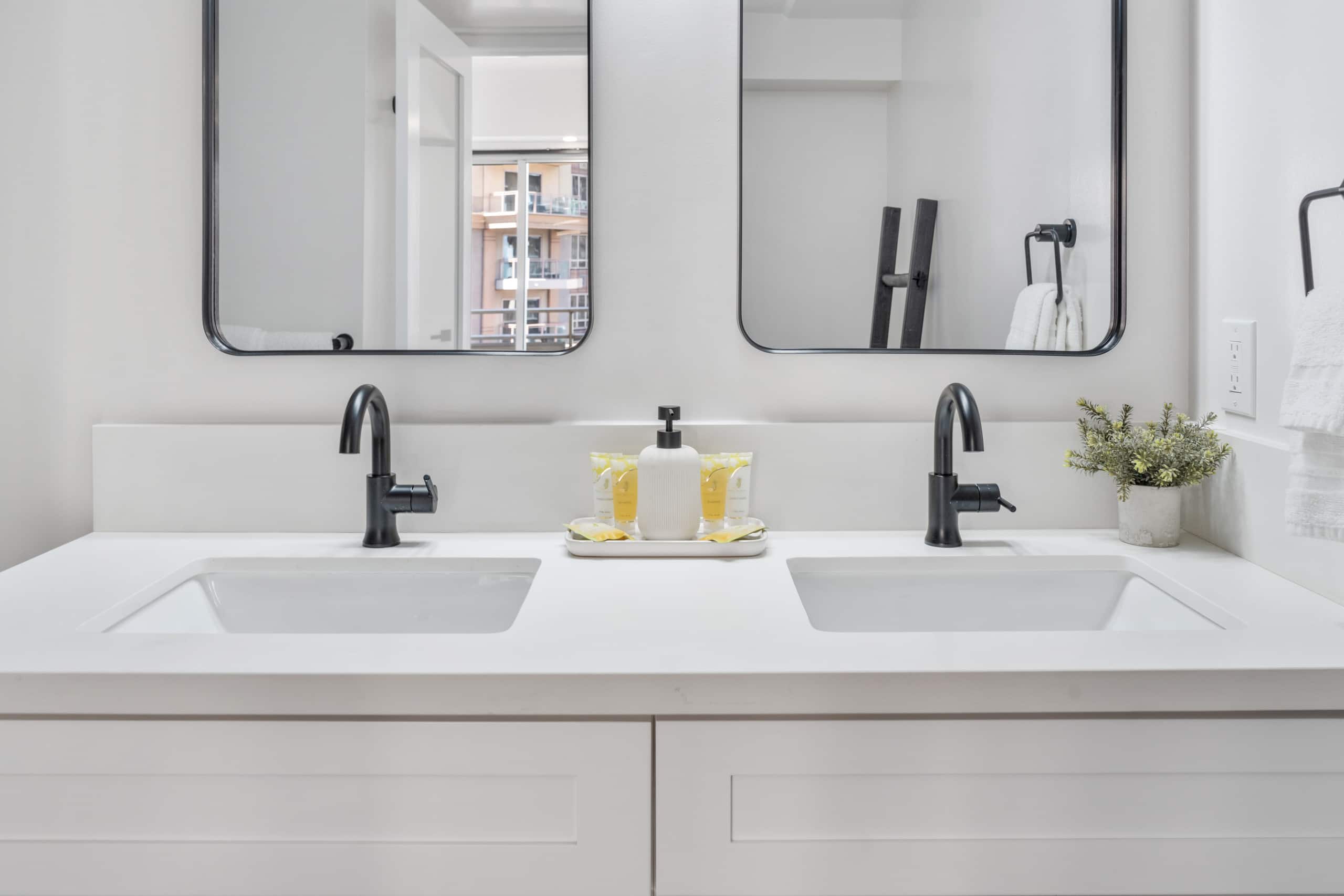 Fully Renovated Beautiful 2bdrm @ Ilikai - Image 38