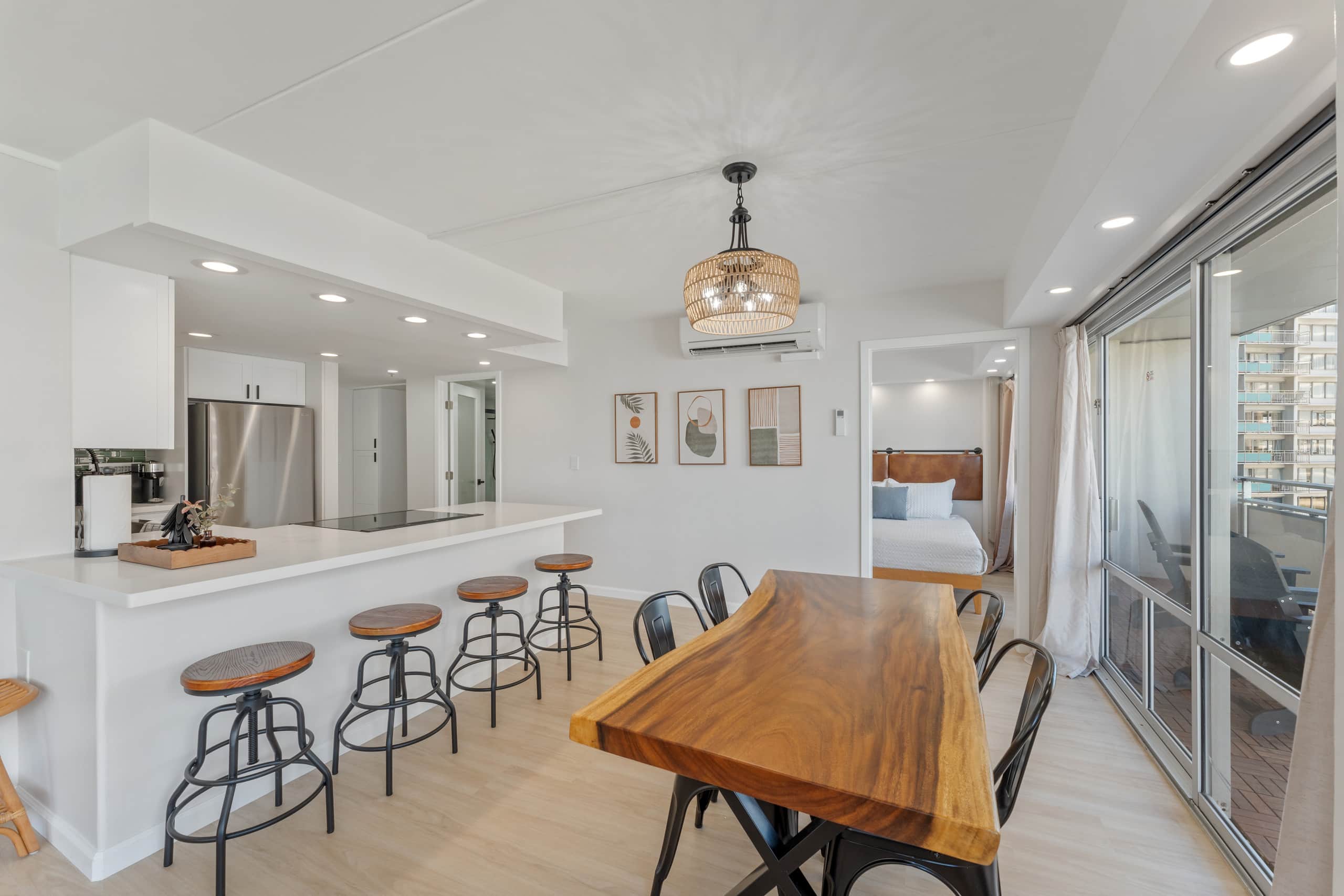 Fully Renovated Beautiful 2bdrm @ Ilikai - Image 24