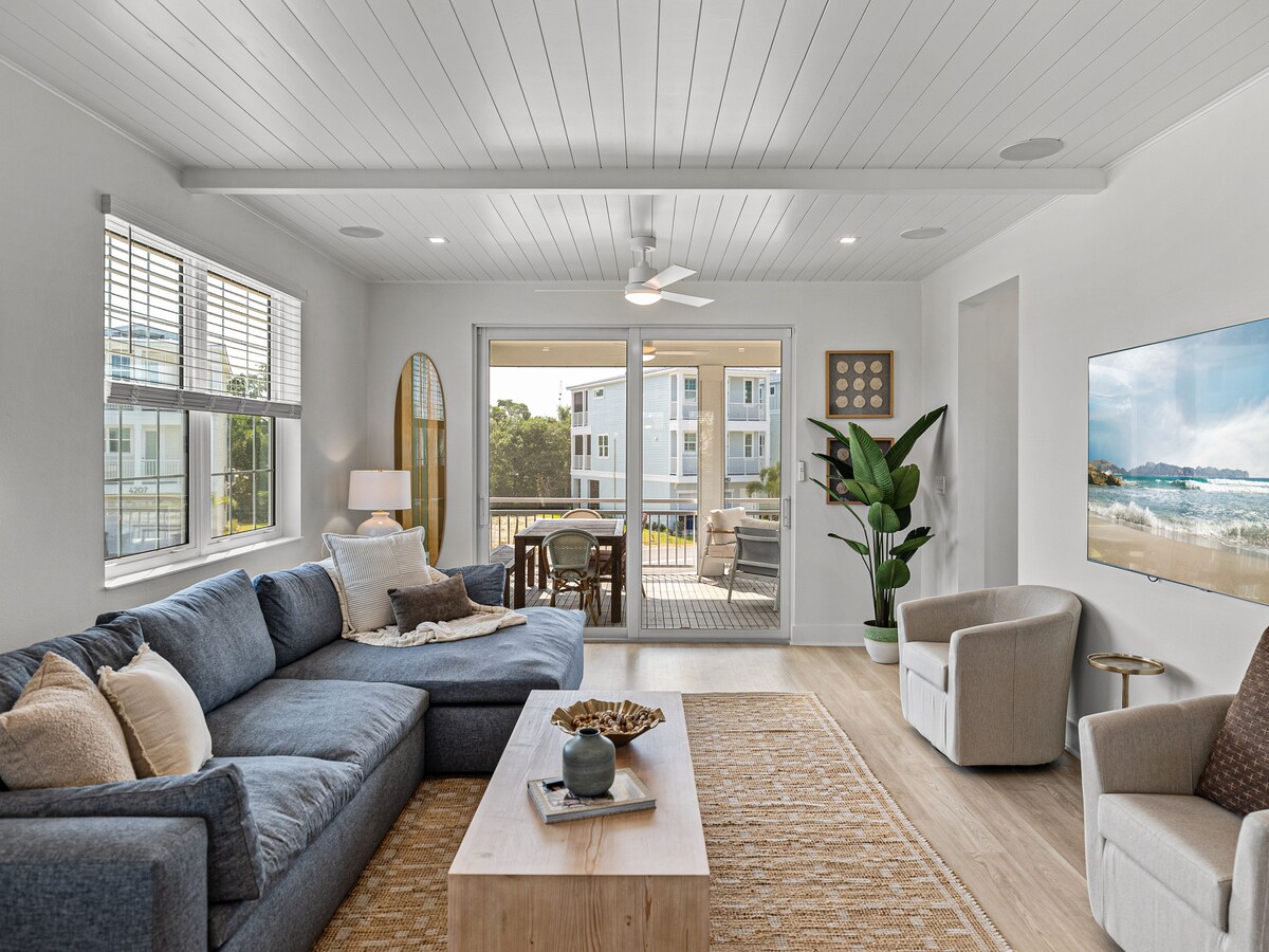 Popular Airbnb listing: Beach Retreat! Paddleboards, Bikes, & Beach Gear! in Cortez