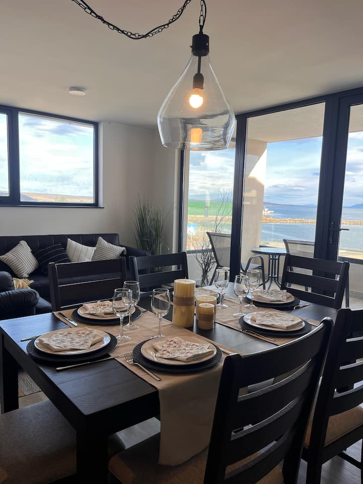 Nice family apartment with a view of the fjord and pool
