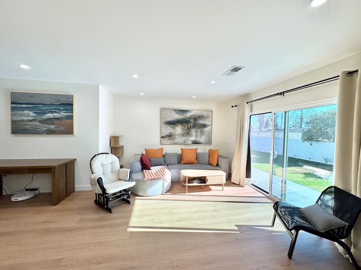 Luxury Modern Home Near Universal Studios - San Fernando, CA