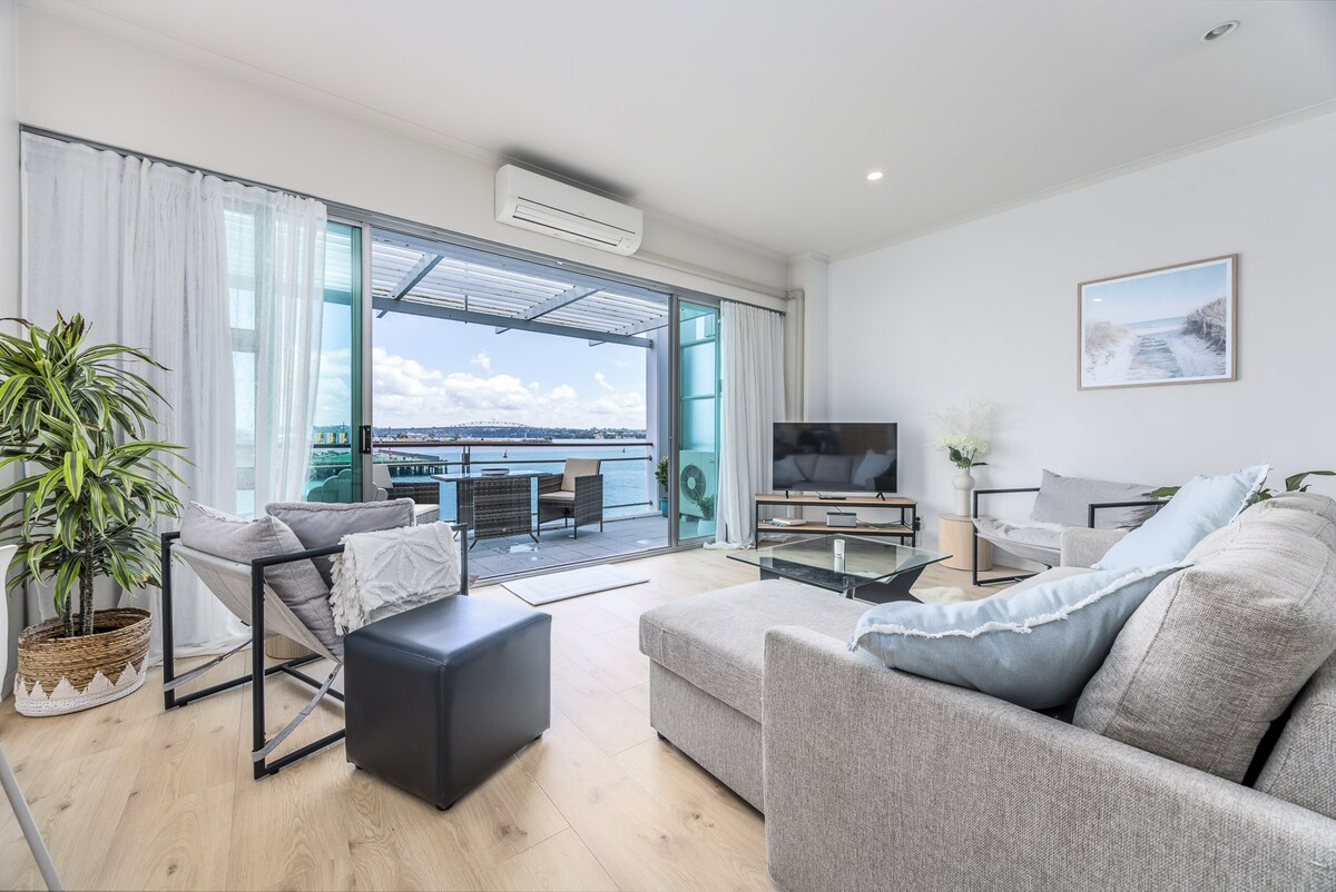 Top Airbnb: Waterfront Paradise on Princes Wharf in Auckland City Centre