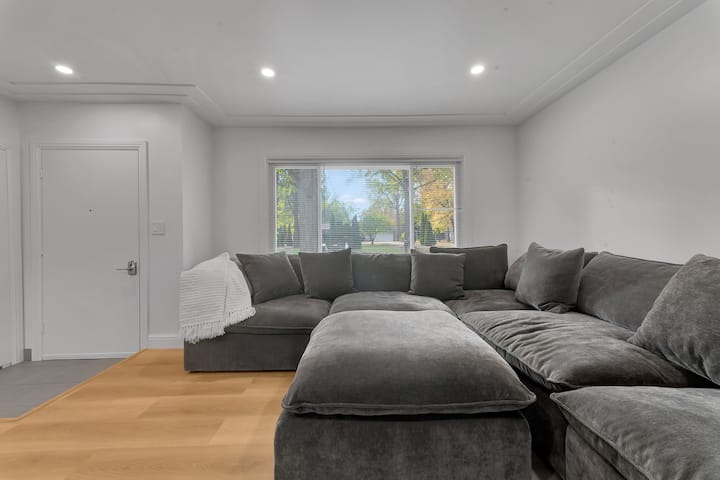 3bd Modern Ranch W/ Basement, Deck & Wooded Yard - Rochester Hills, MI