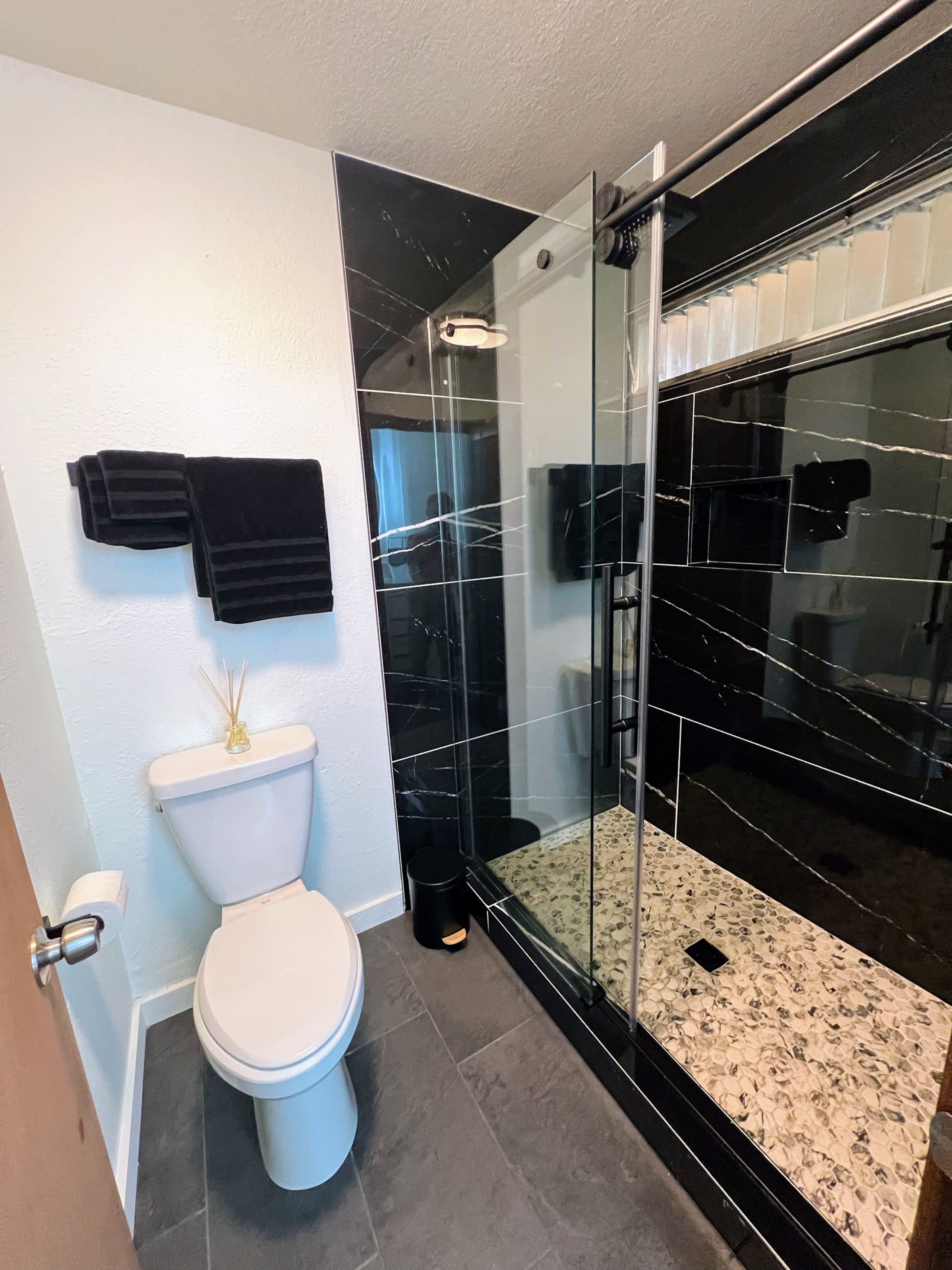 NEW Moana Retreat Studio AC, Hot Tub & Kitchenette - Photo 13