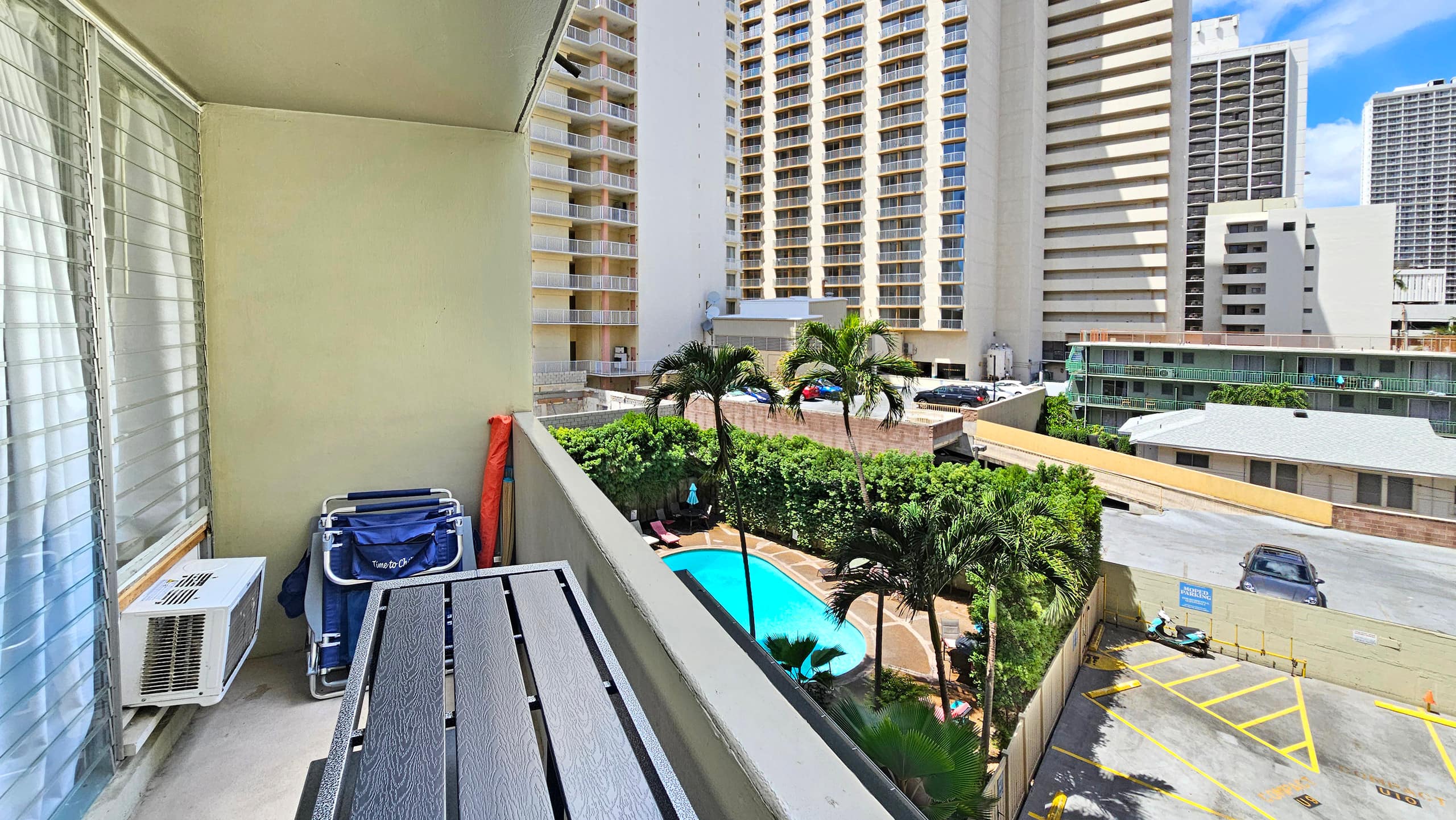Chic Waikīkī Grand Studio | Lanai, Pool, Kitchen - Image 18