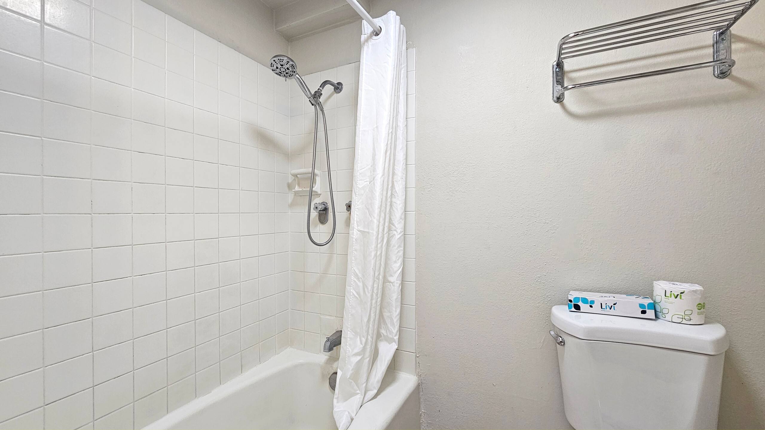 Chic Waikīkī Grand Studio | Lanai, Pool, Kitchen - Image 14