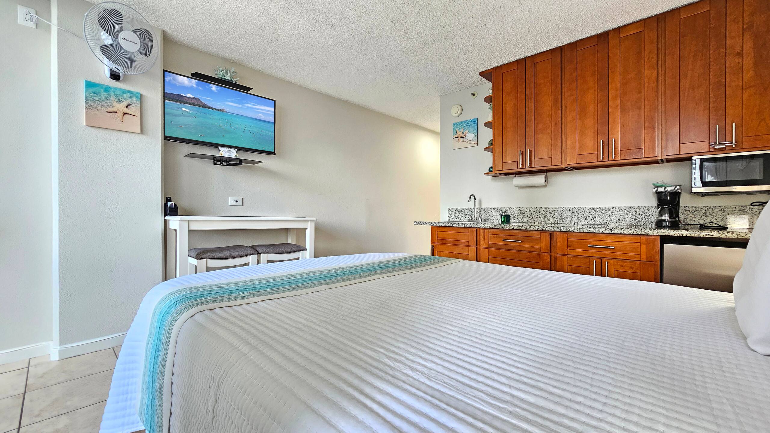 Chic Waikīkī Grand Studio | Lanai, Pool, Kitchen - Image 41