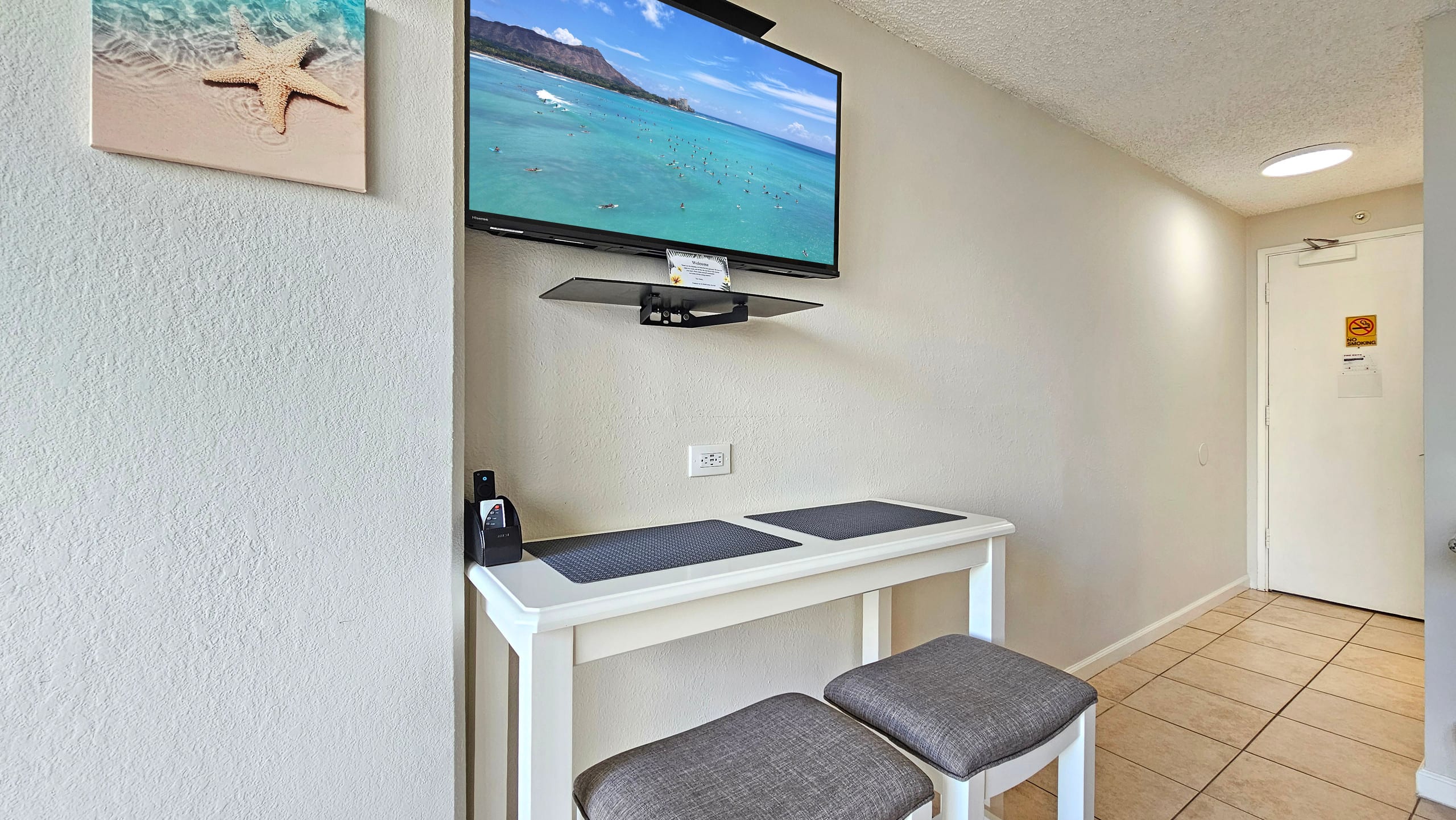 Chic Waikīkī Grand Studio | Lanai, Pool, Kitchen - Image 17