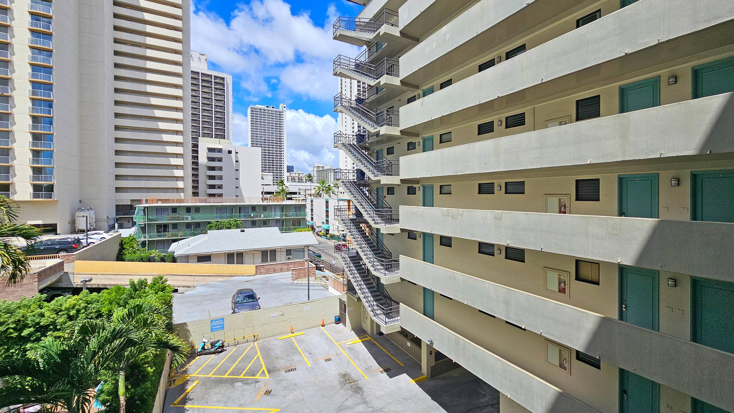 Chic Waikīkī Grand Studio | Lanai, Pool, Kitchen - Image 23