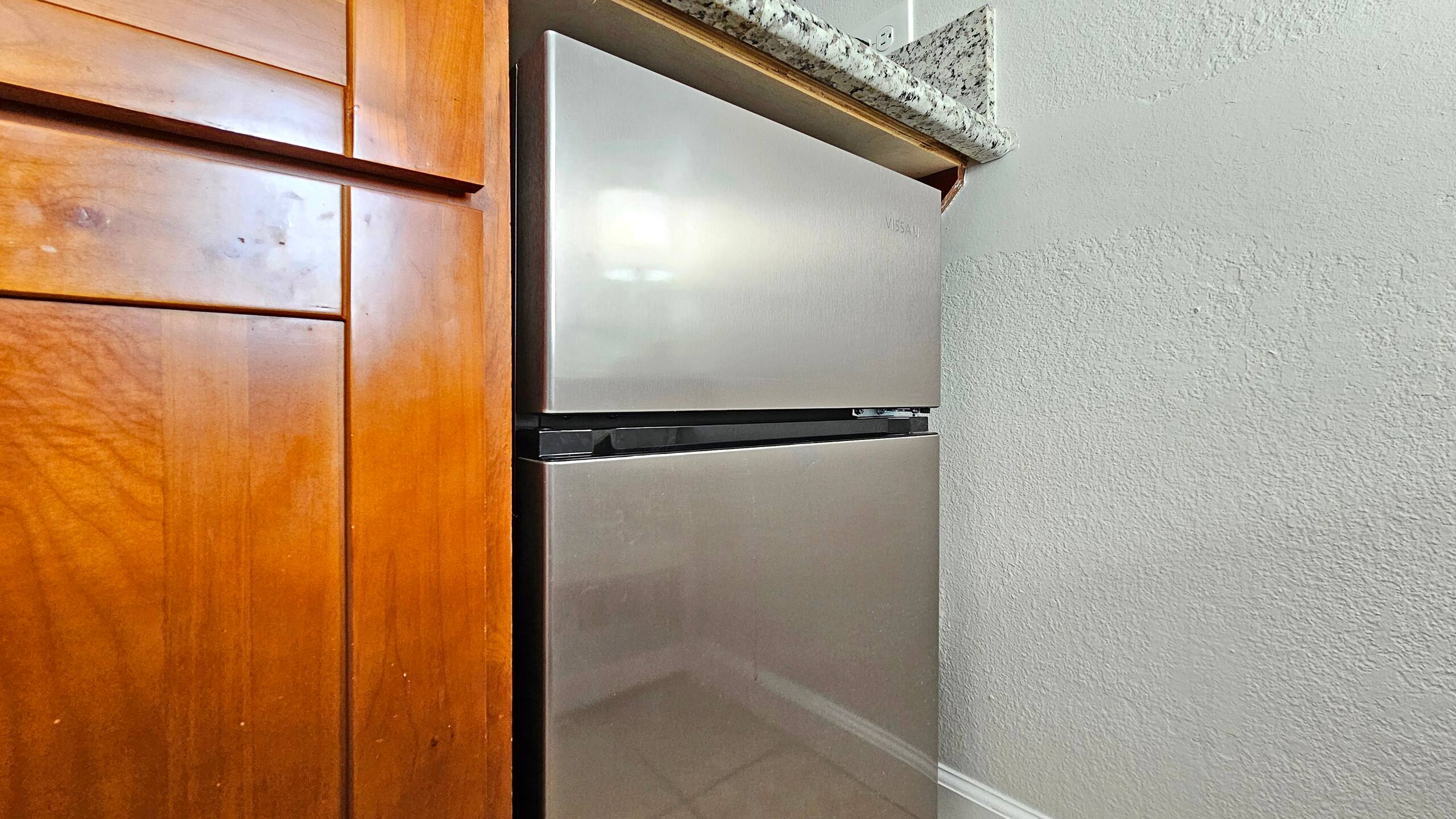 Chic Waikīkī Grand Studio | Lanai, Pool, Kitchen - Image 10