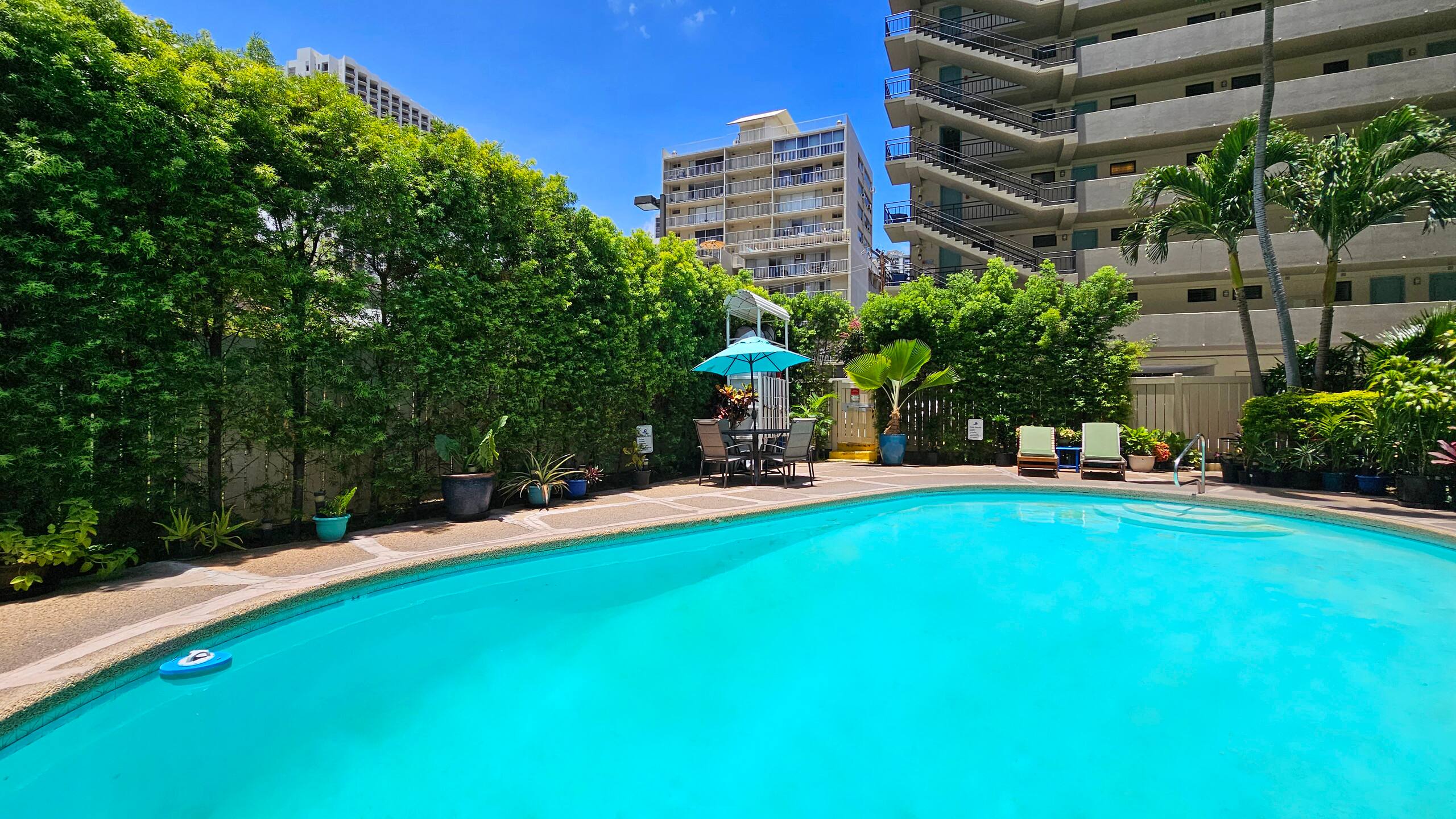 Chic Waikīkī Grand Studio | Lanai, Pool, Kitchen - Image 37