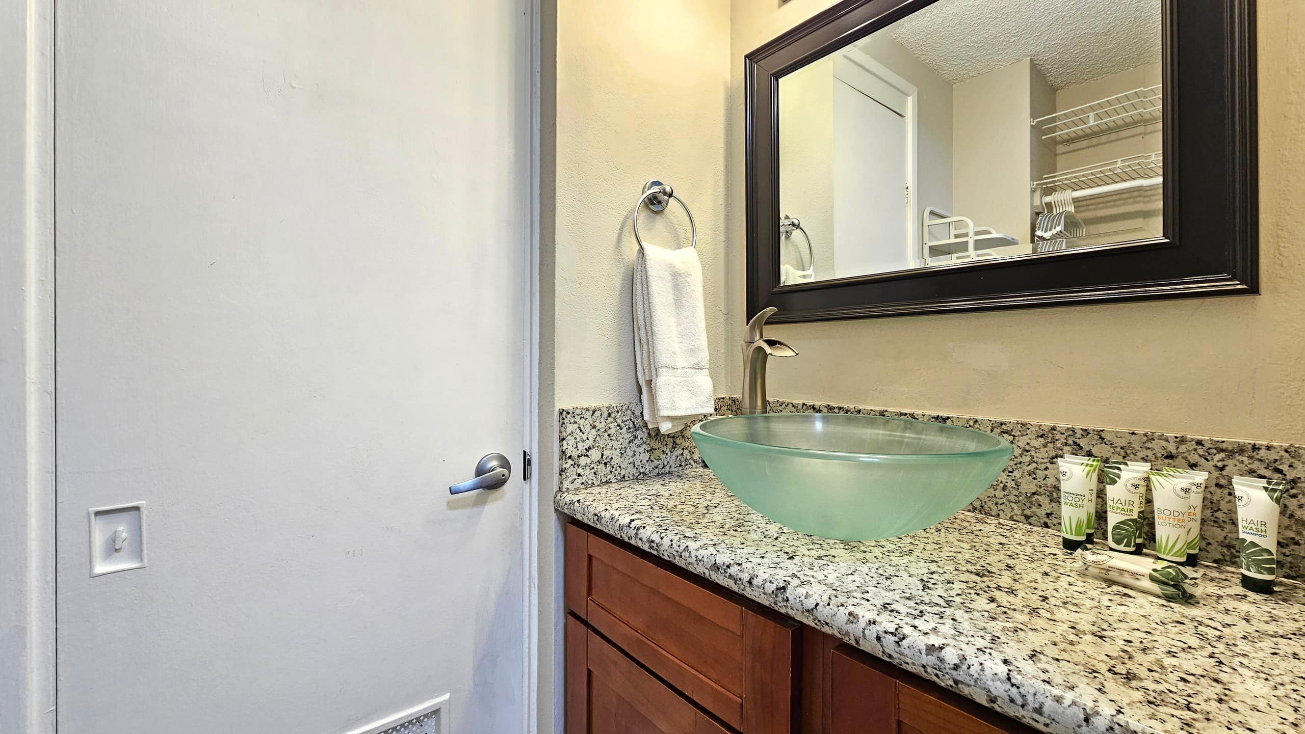 Chic Waikīkī Grand Studio | Lanai, Pool, Kitchen - Image 13