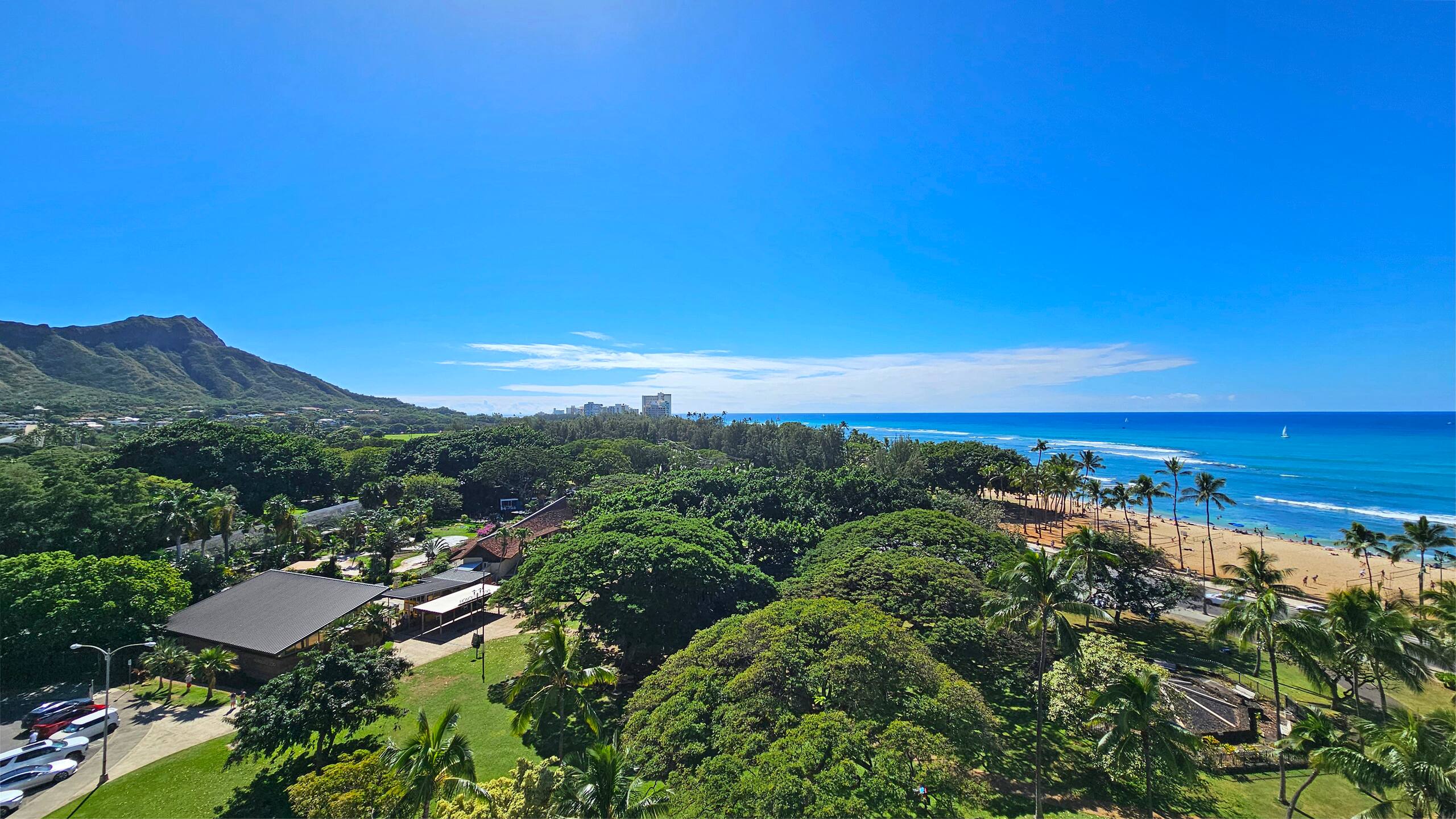 Chic Waikīkī Grand Studio | Lanai, Pool, Kitchen - Image 27