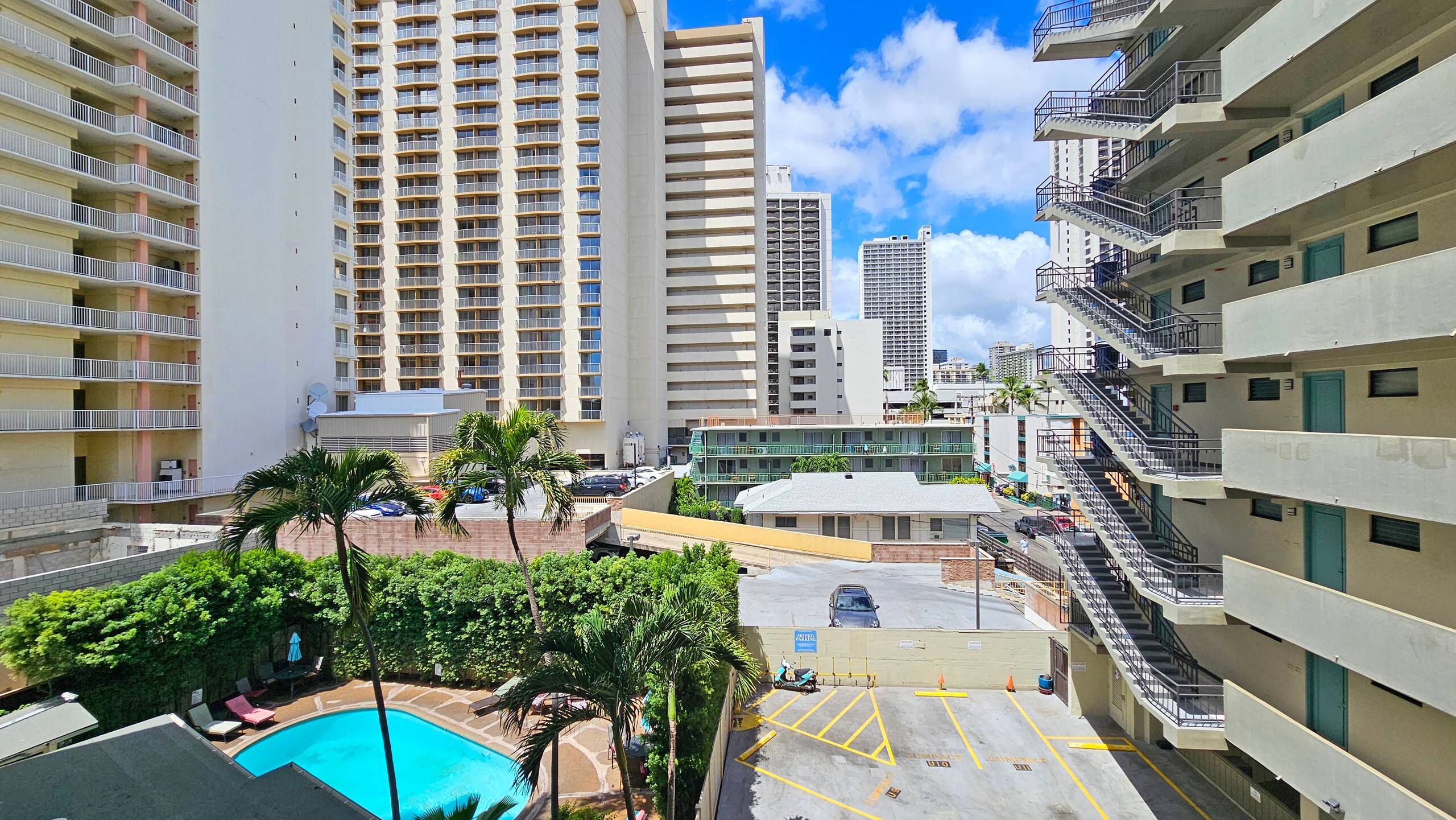 Chic Waikīkī Grand Studio | Lanai, Pool, Kitchen - Image 19