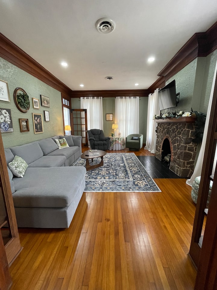 Meridian Cottage Retreat • Sleeps 6 • Full Kitchen - Meridian, MS