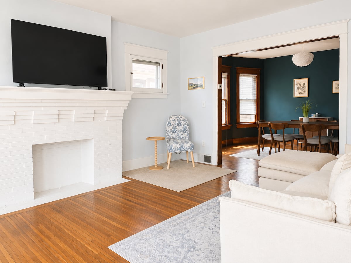 North Buffalo 3 Bed Upper with Desk, furnished apartment in Buffalo, NY