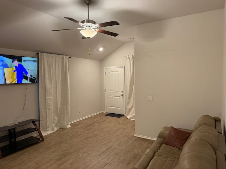 3bdr Cozy Home Wit Wifi - Yukon, OK