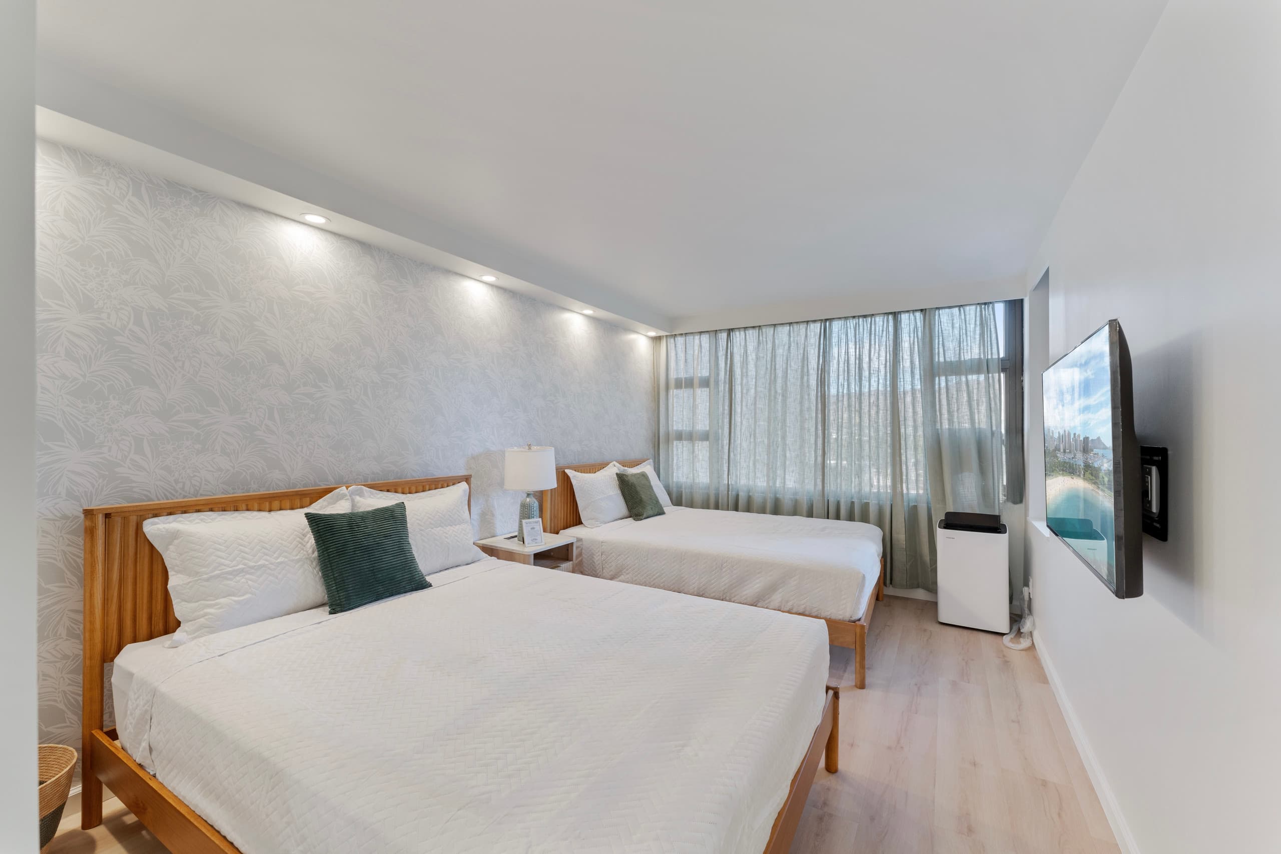 Cute 1bdr Waikiki Banyan with Free Parking! - Image 26