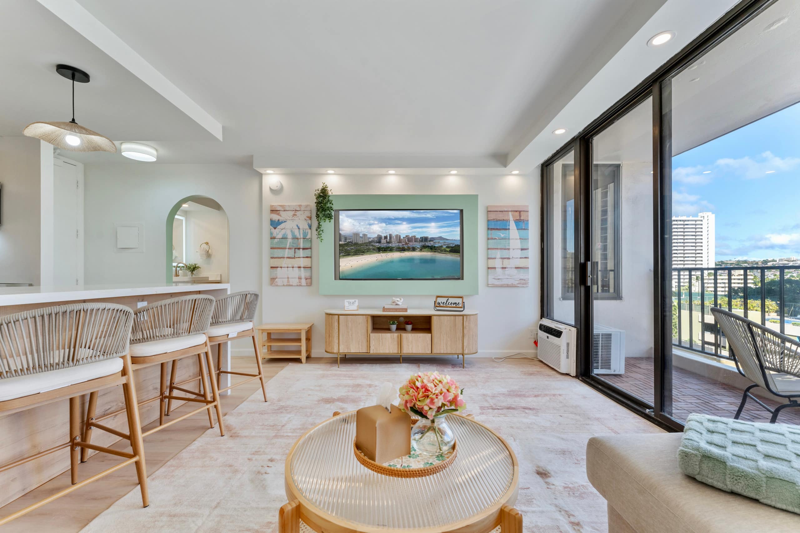 Cute 1bdr Waikiki Banyan with Free Parking! - Image 1