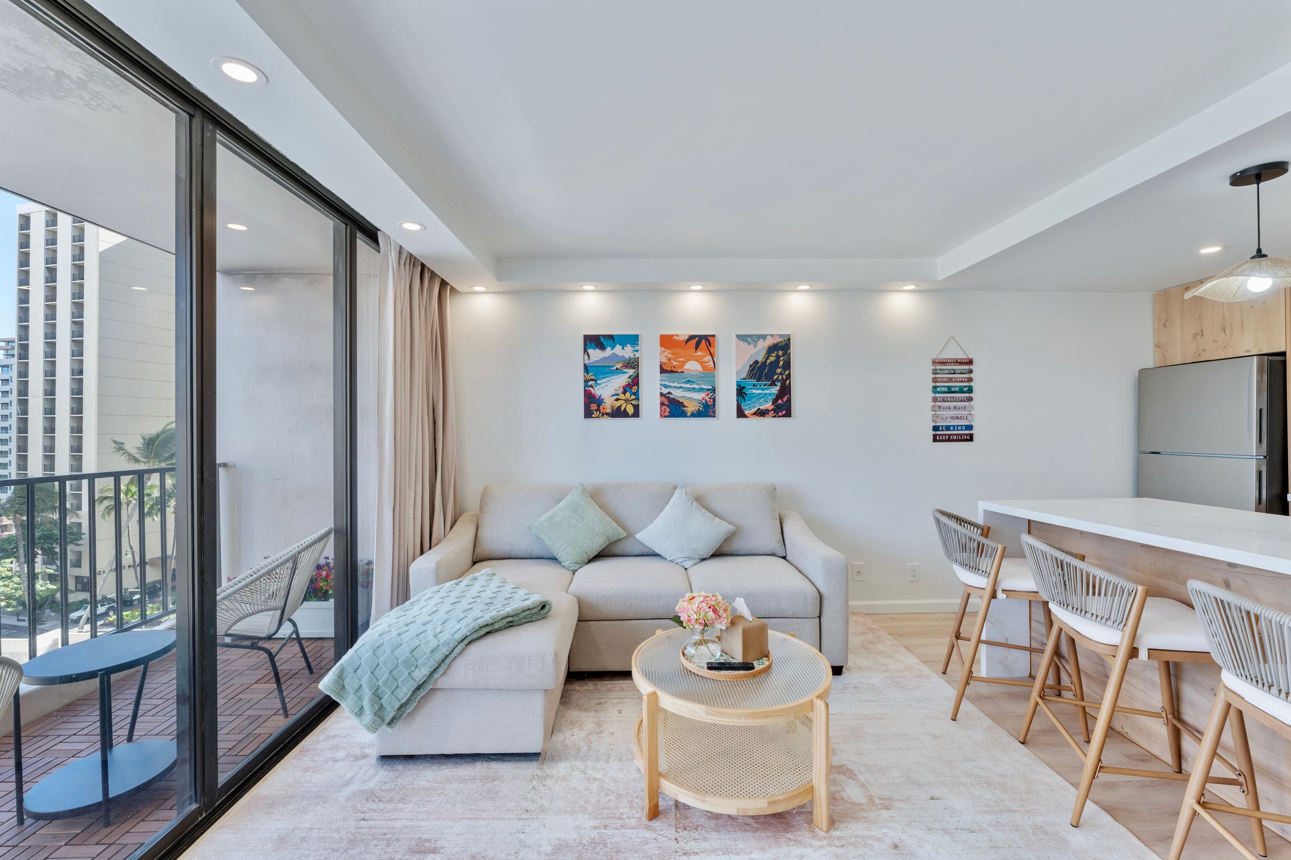 Cute 1bdr Waikiki Banyan with Free Parking! - Image 3