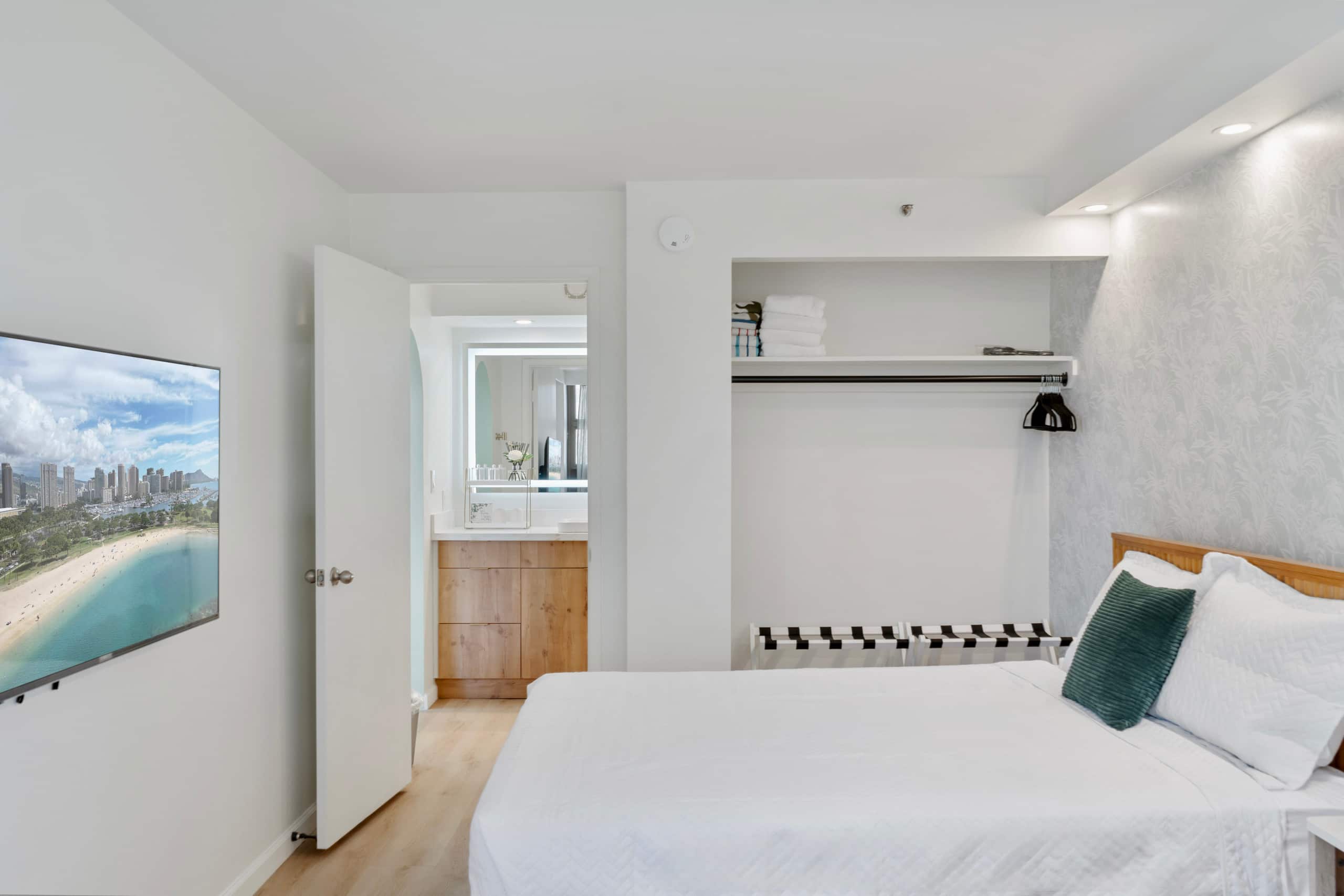 Cute 1bdr Waikiki Banyan with Free Parking! - Image 28
