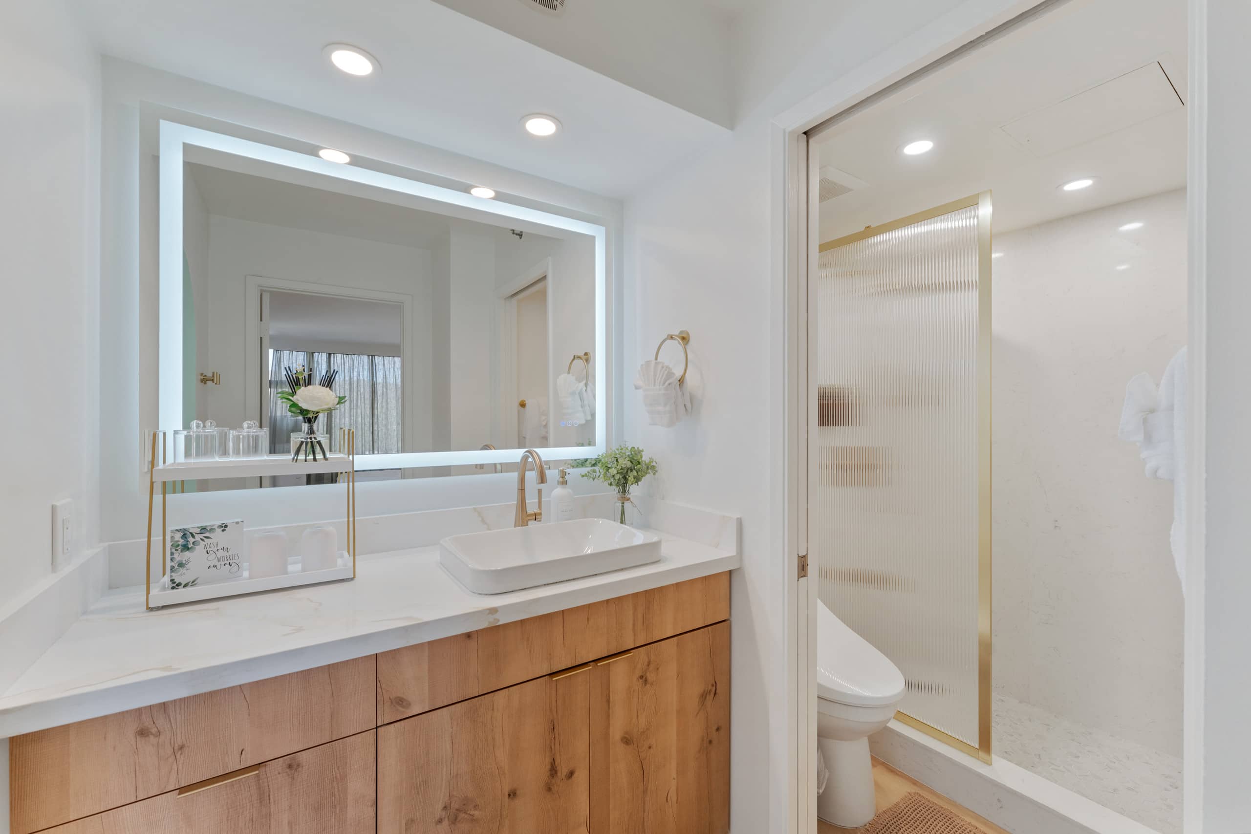 Cute 1bdr Waikiki Banyan with Free Parking! - Image 34