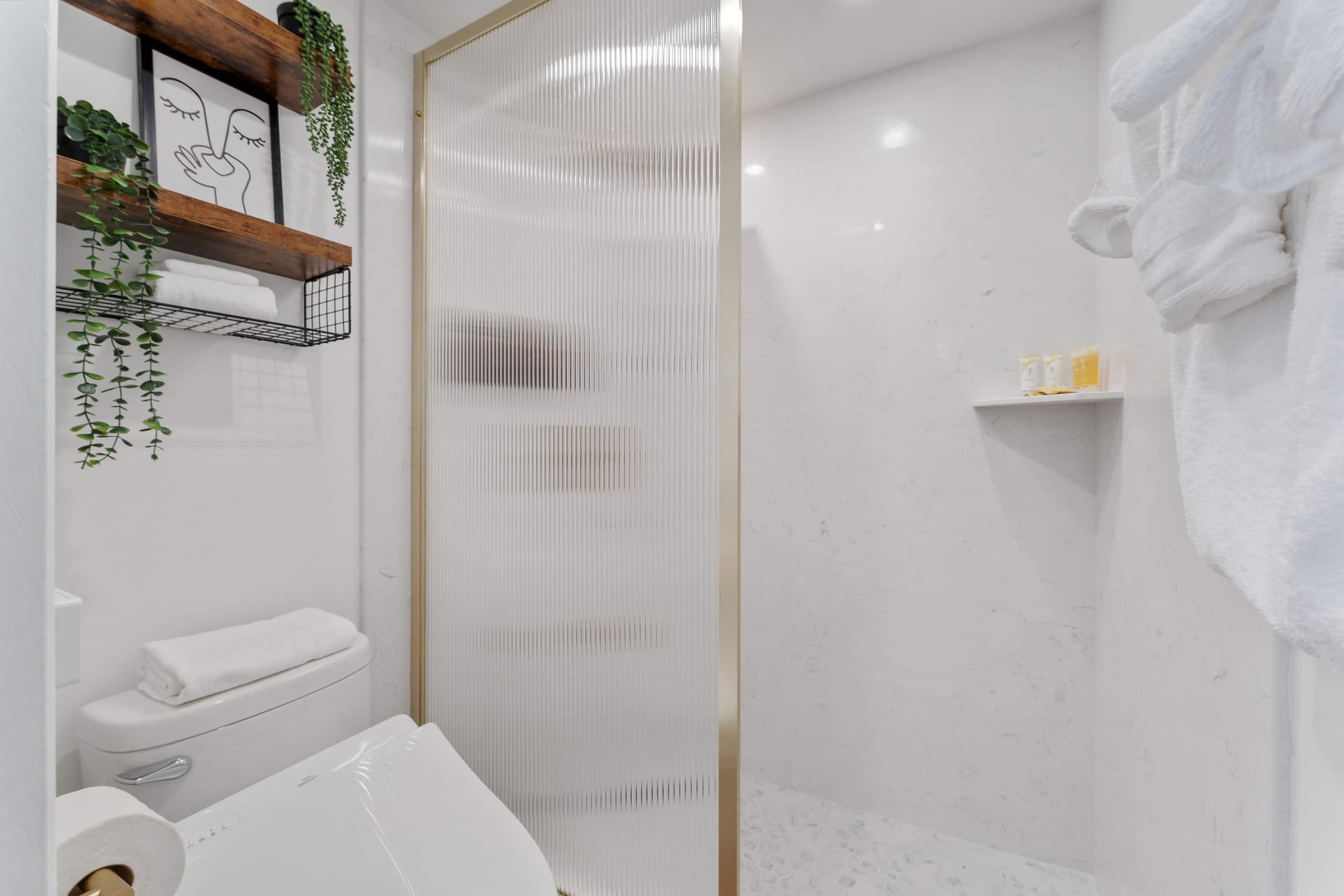Cute 1bdr Waikiki Banyan with Free Parking! - Image 39