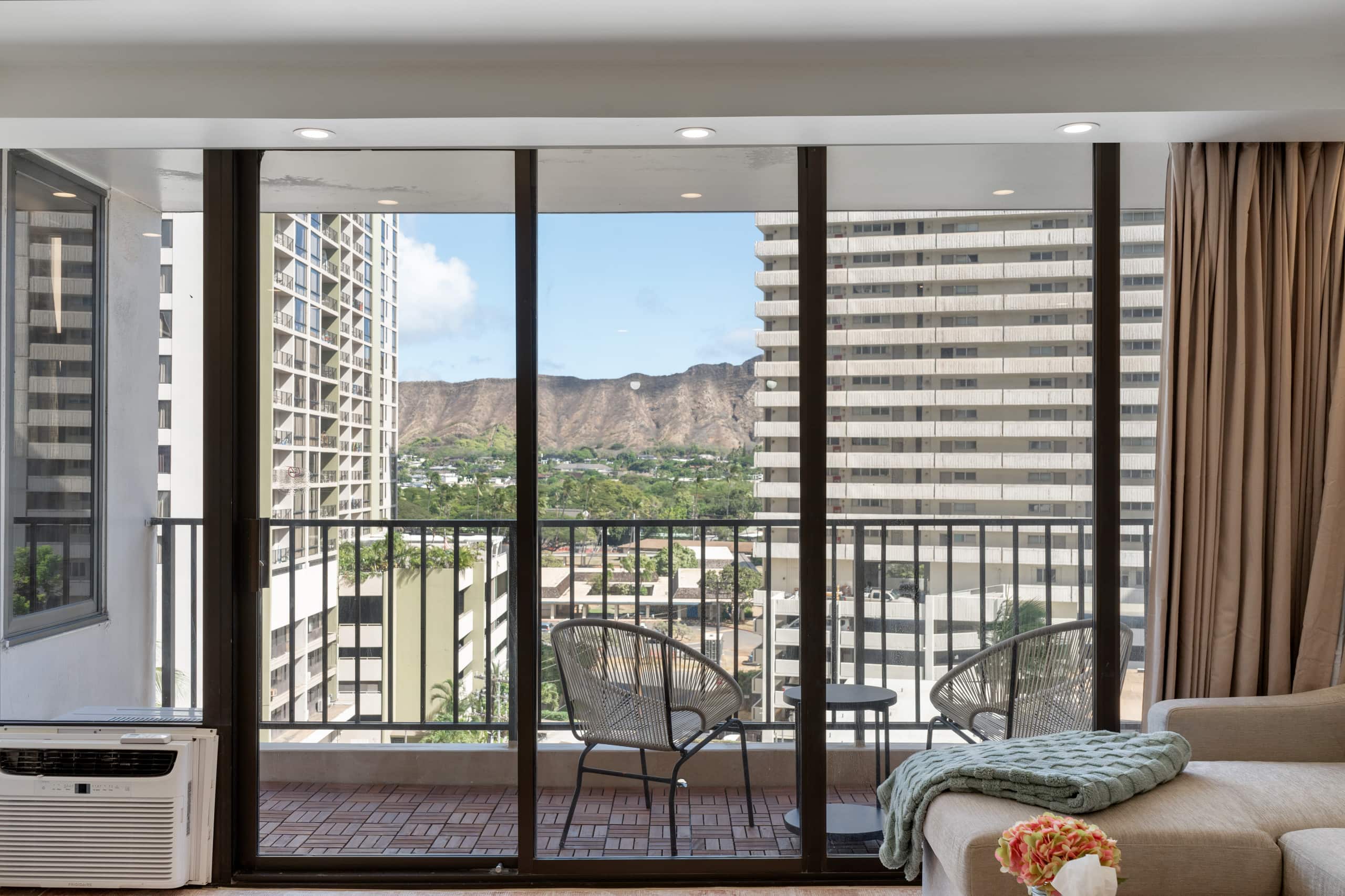 Cute 1bdr Waikiki Banyan with Free Parking! - Image 4