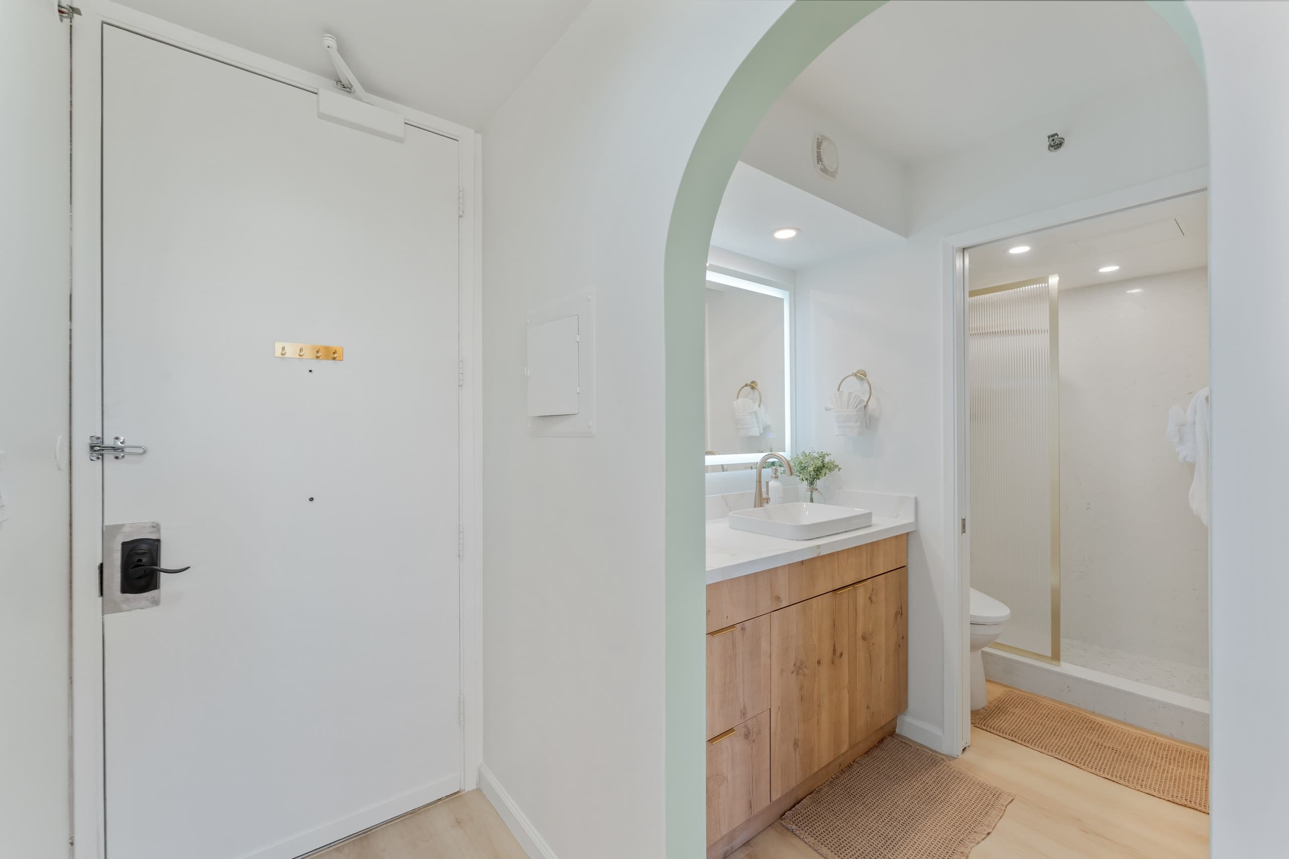 Cute 1bdr Waikiki Banyan with Free Parking! - Image 41