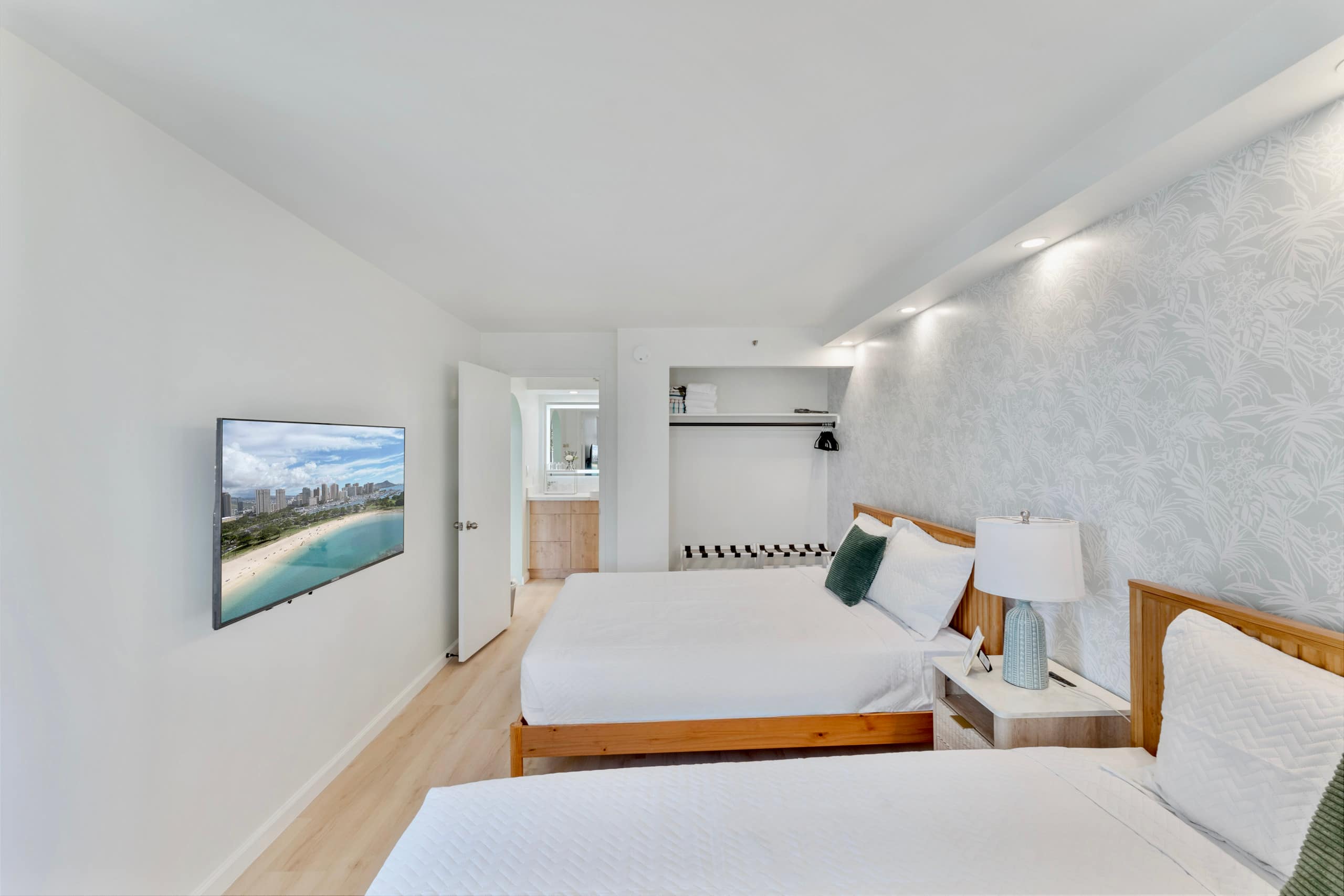 Cute 1bdr Waikiki Banyan with Free Parking! - Image 30