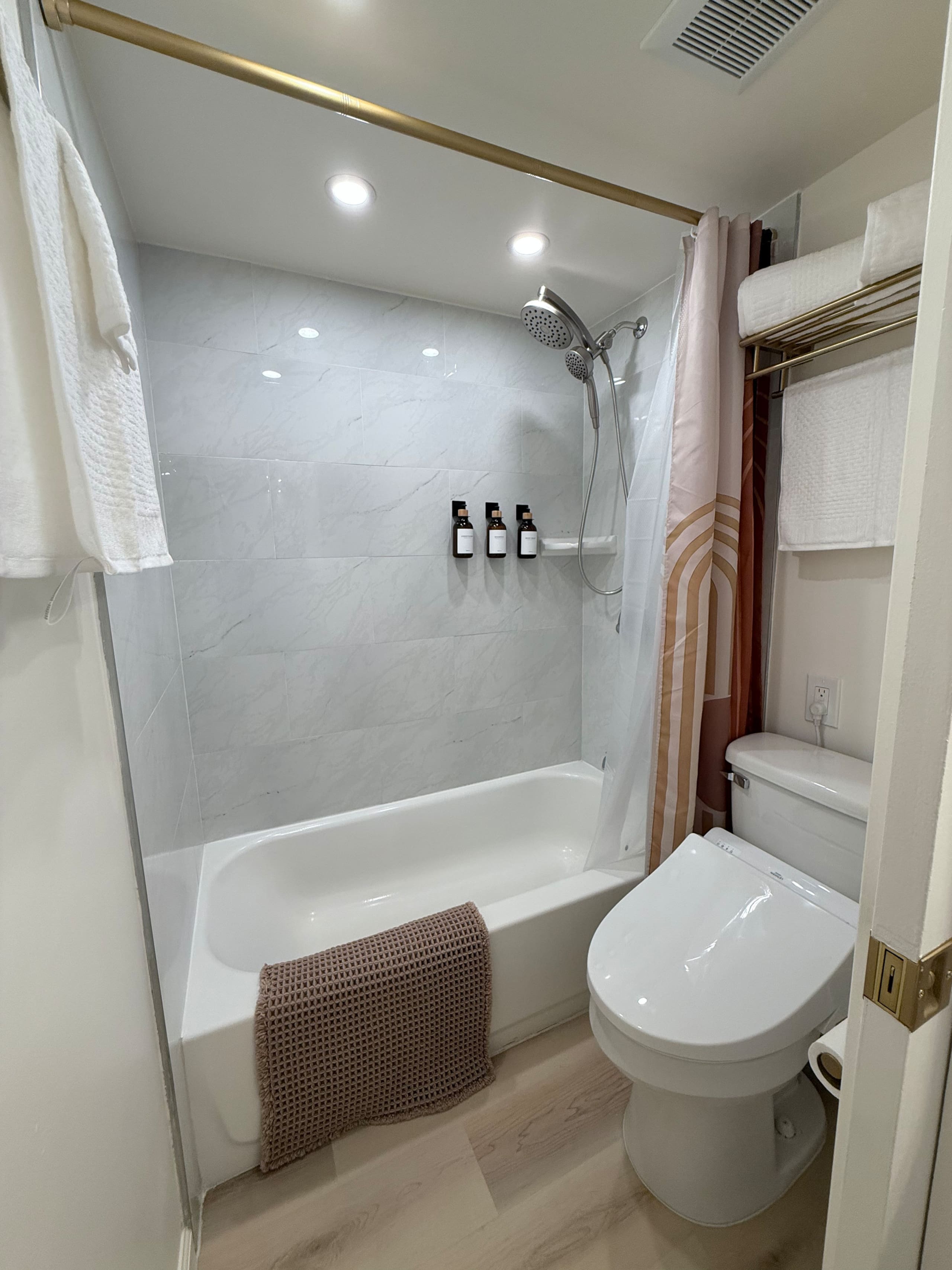 Wake Up to Ocean Views! 2queen Apt w/ Free Parking - Image 35