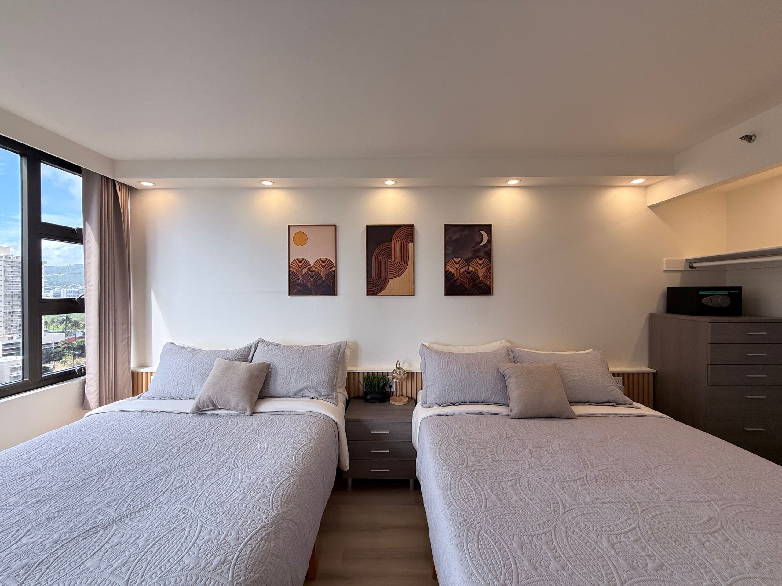 Wake Up to Ocean Views! 2queen Apt w/ Free Parking - Image 30