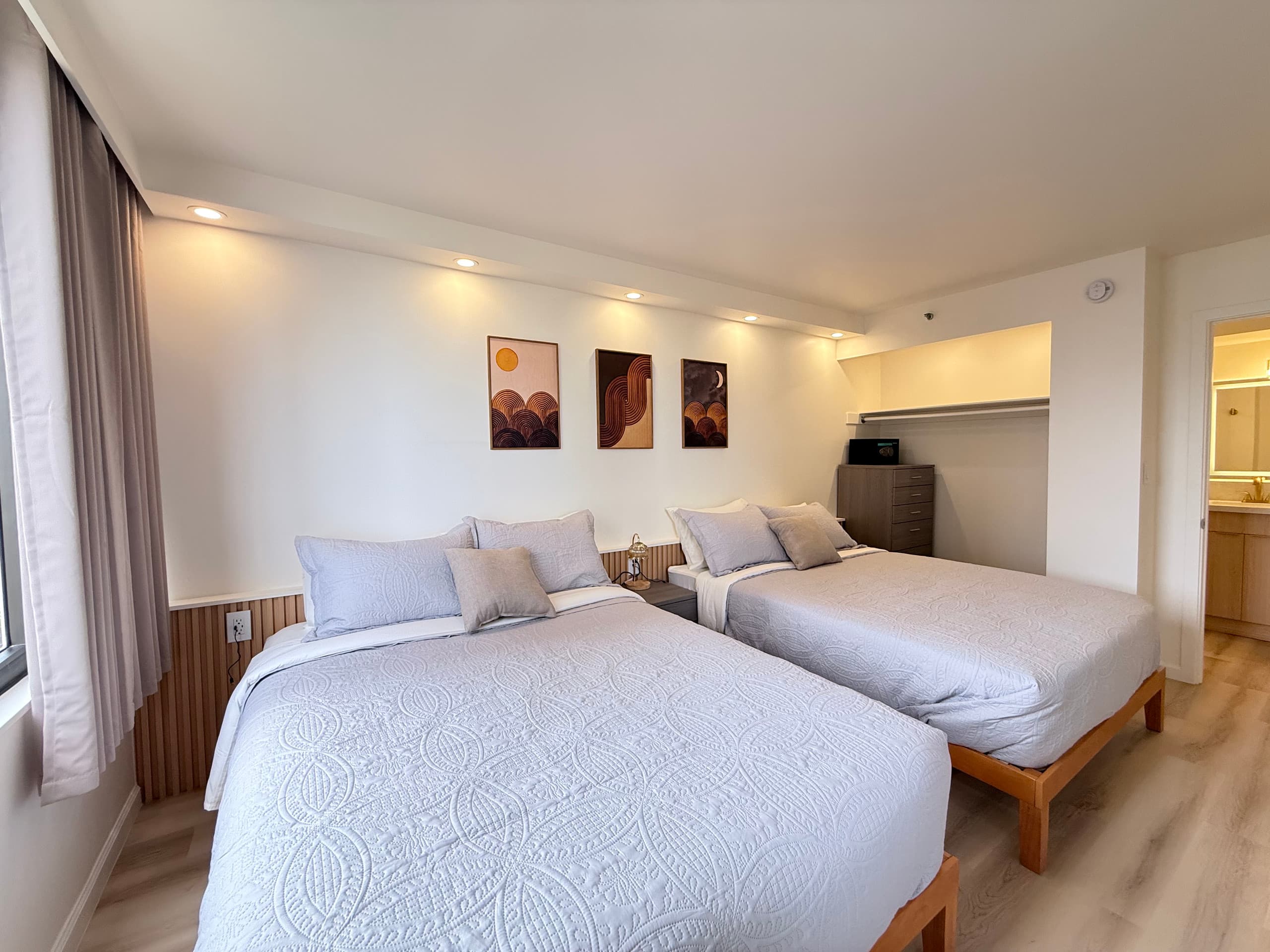 Wake Up to Ocean Views! 2queen Apt w/ Free Parking - Image 29