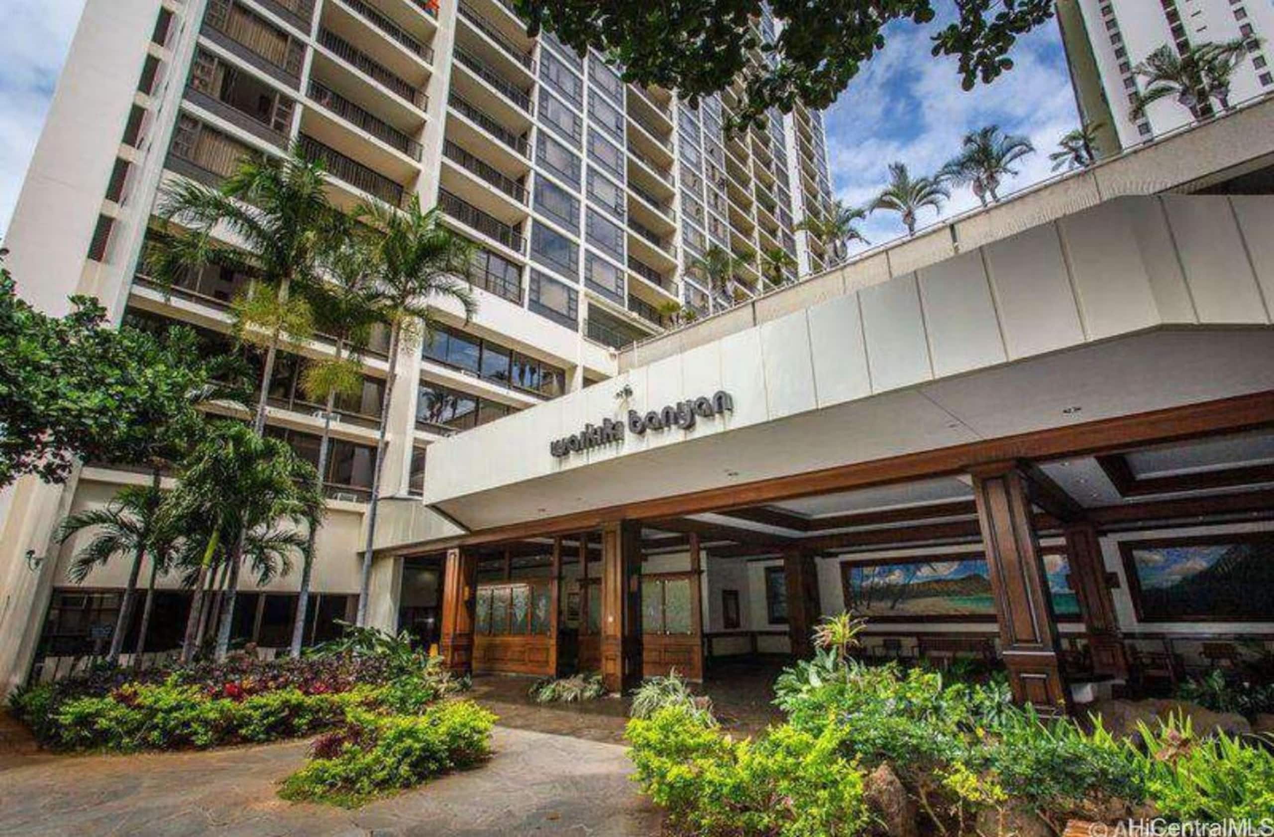 Wake Up to Ocean Views! 2queen Apt w/ Free Parking - Image 46