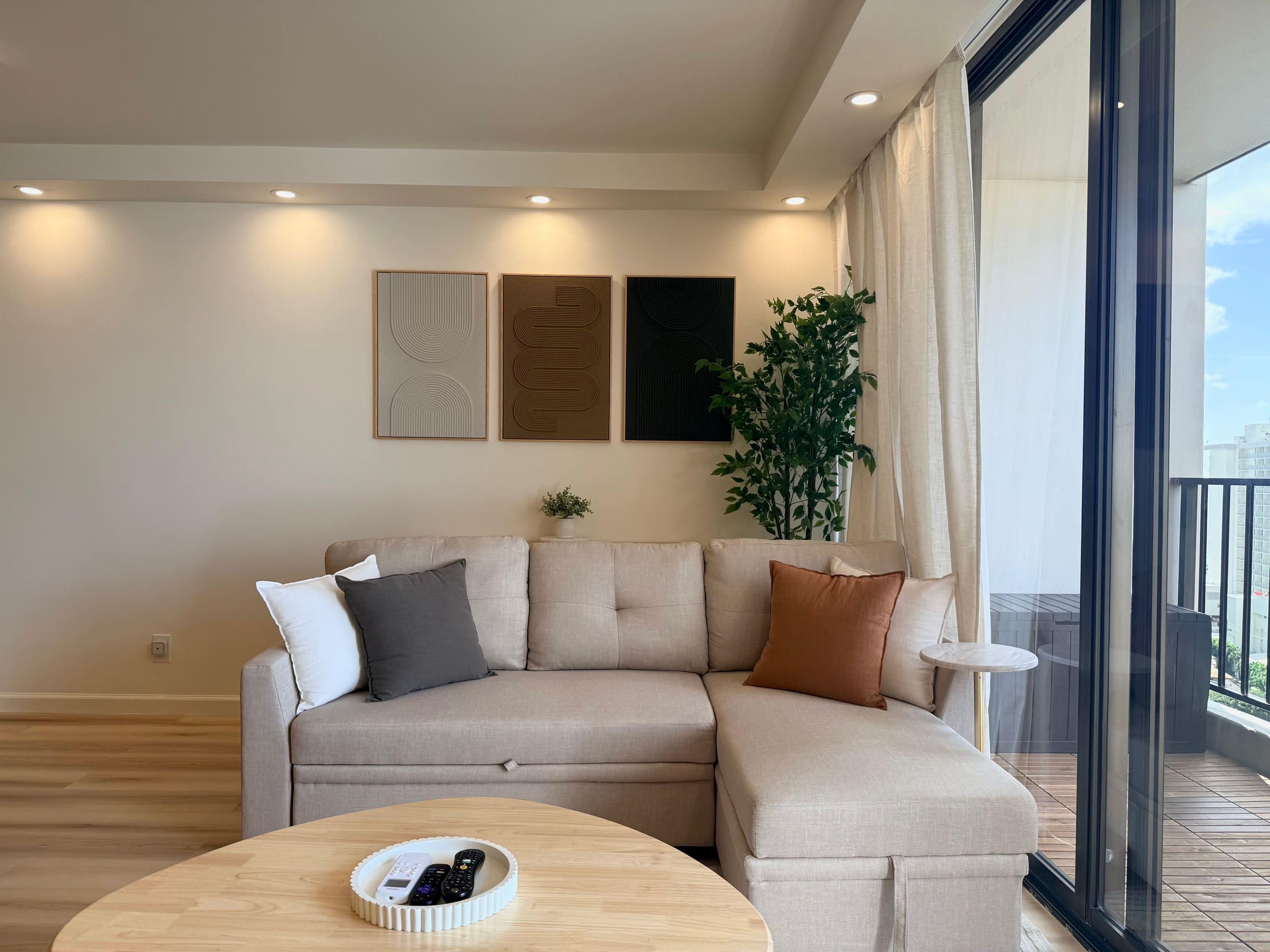 Wake Up to Ocean Views! 2queen Apt w/ Free Parking - Image 7