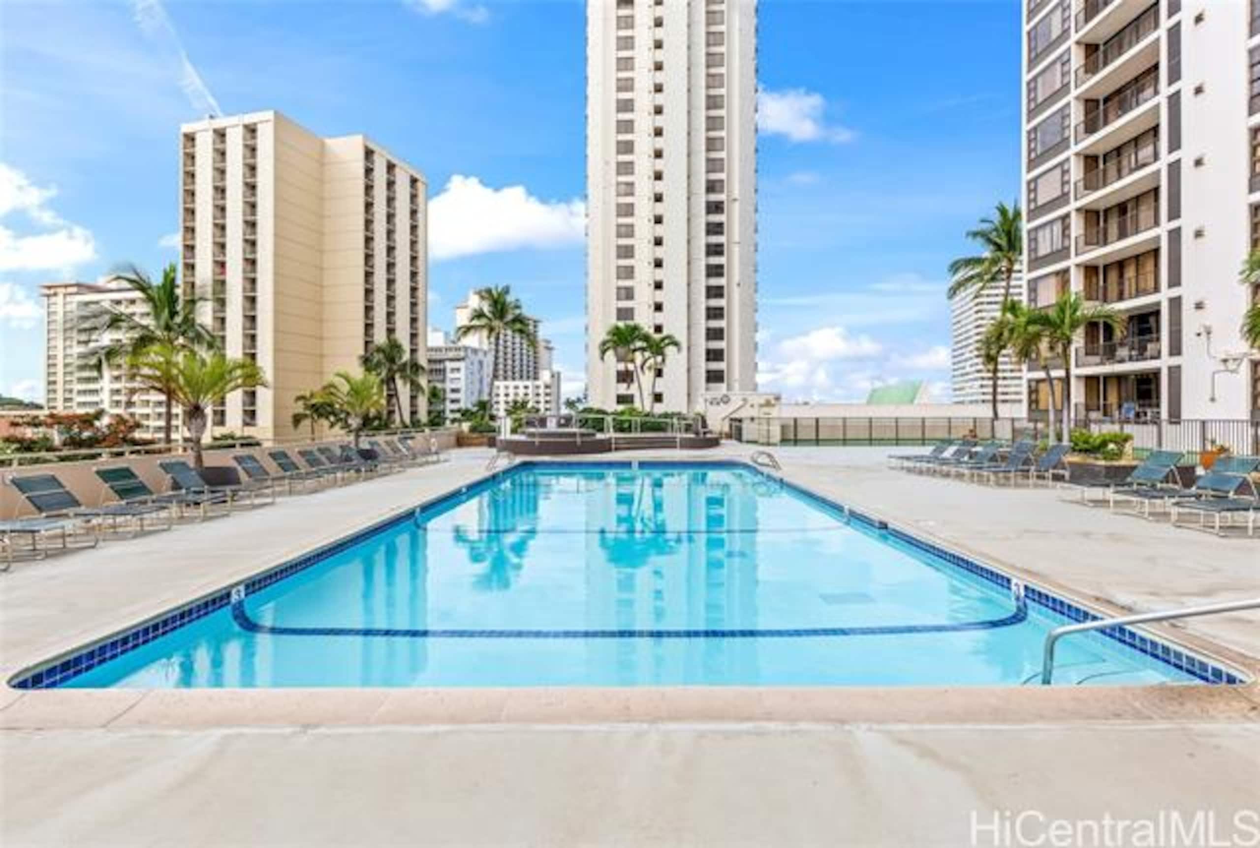 Wake Up to Ocean Views! 2queen Apt w/ Free Parking - Image 48