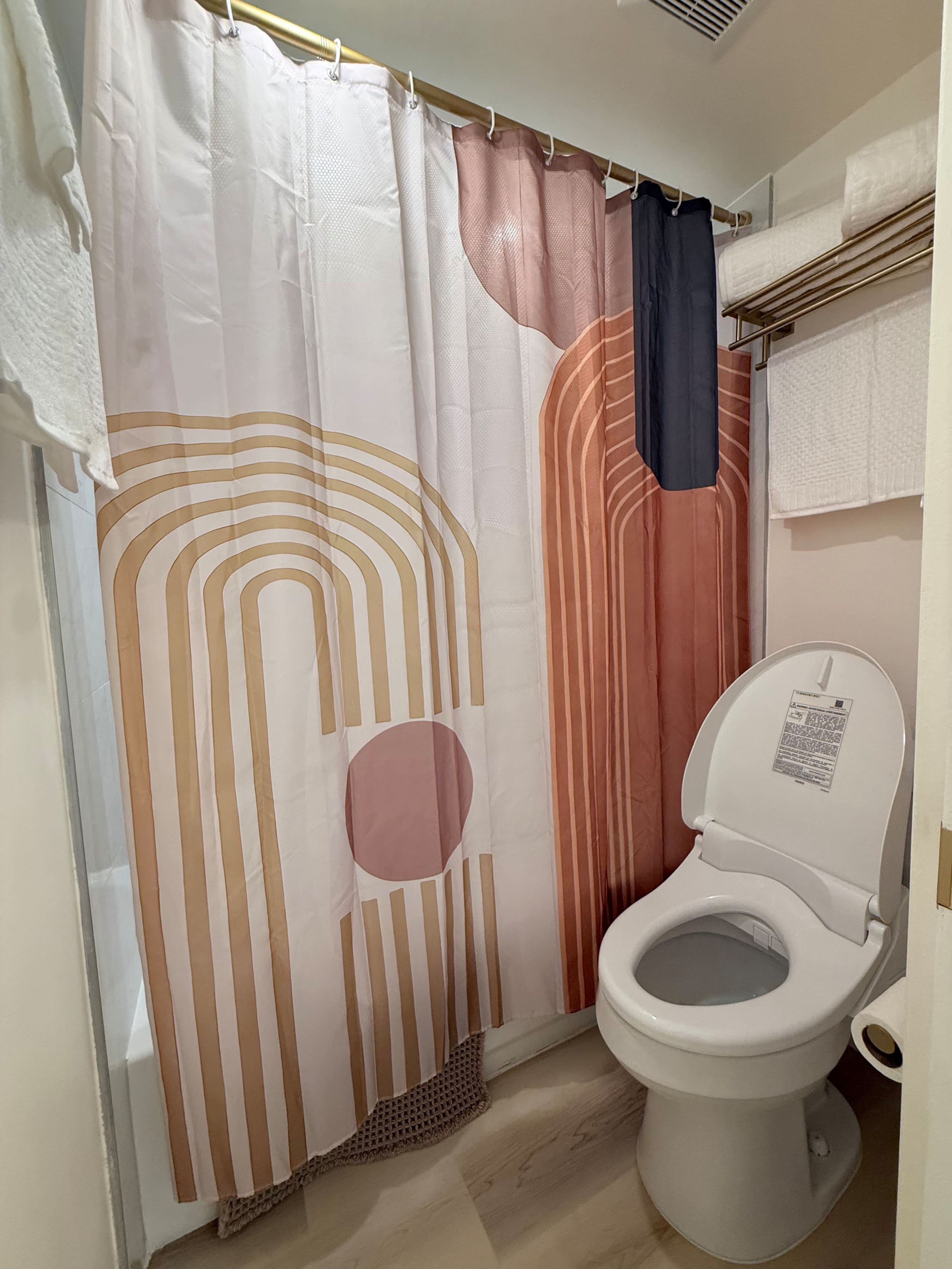Wake Up to Ocean Views! 2queen Apt w/ Free Parking - Image 37