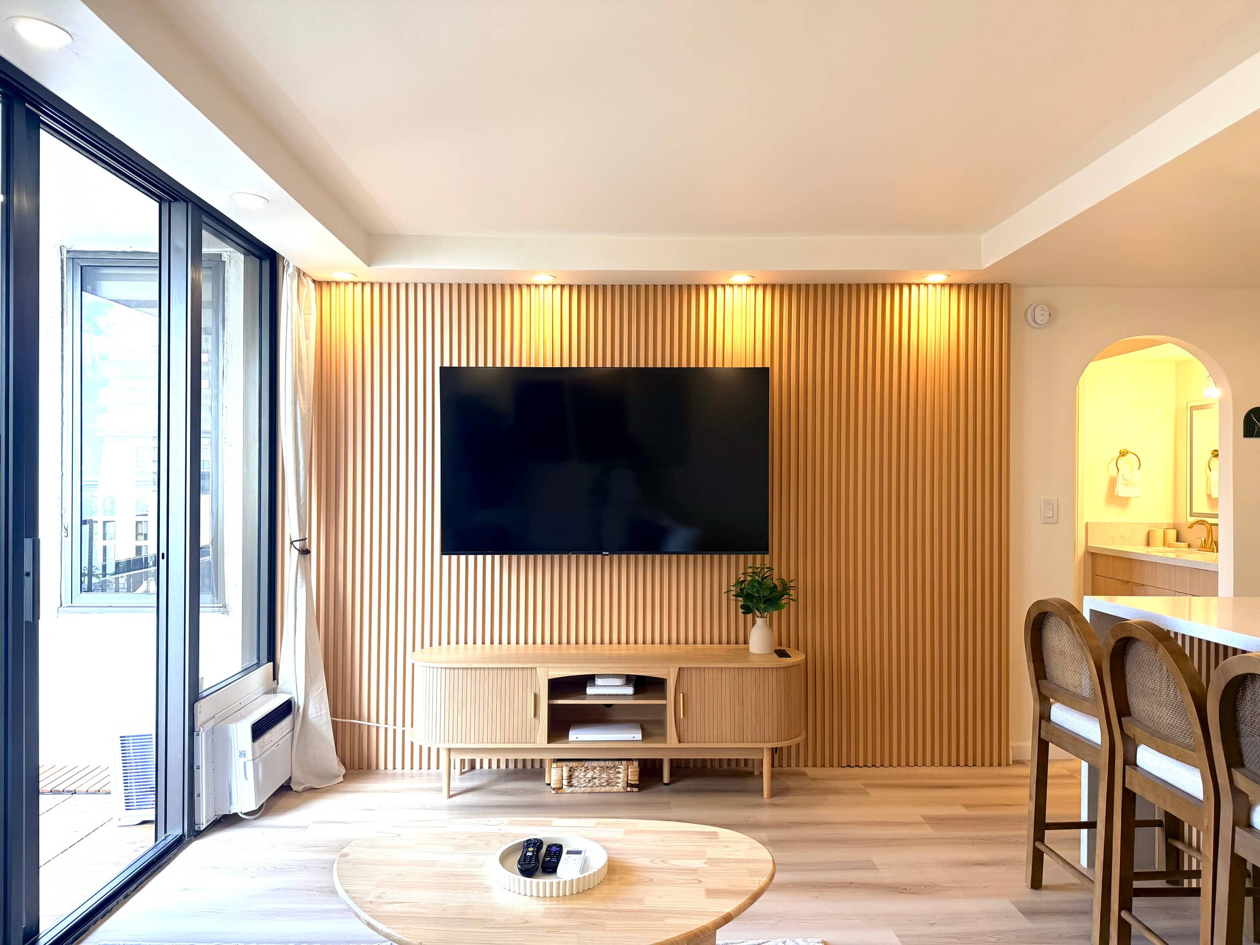 Wake Up to Ocean Views! 2queen Apt w/ Free Parking - Image 1