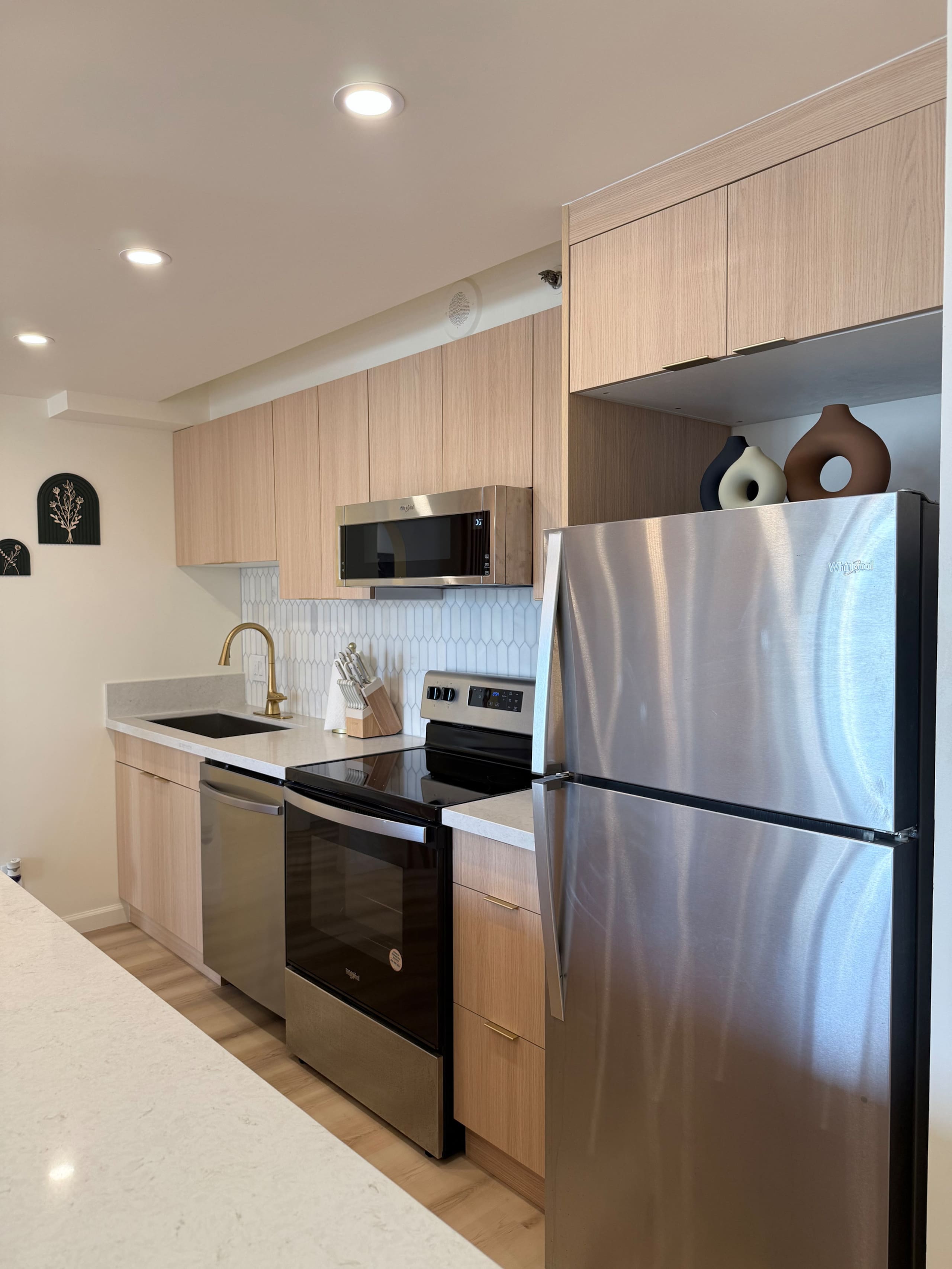 Wake Up to Ocean Views! 2queen Apt w/ Free Parking - Image 12