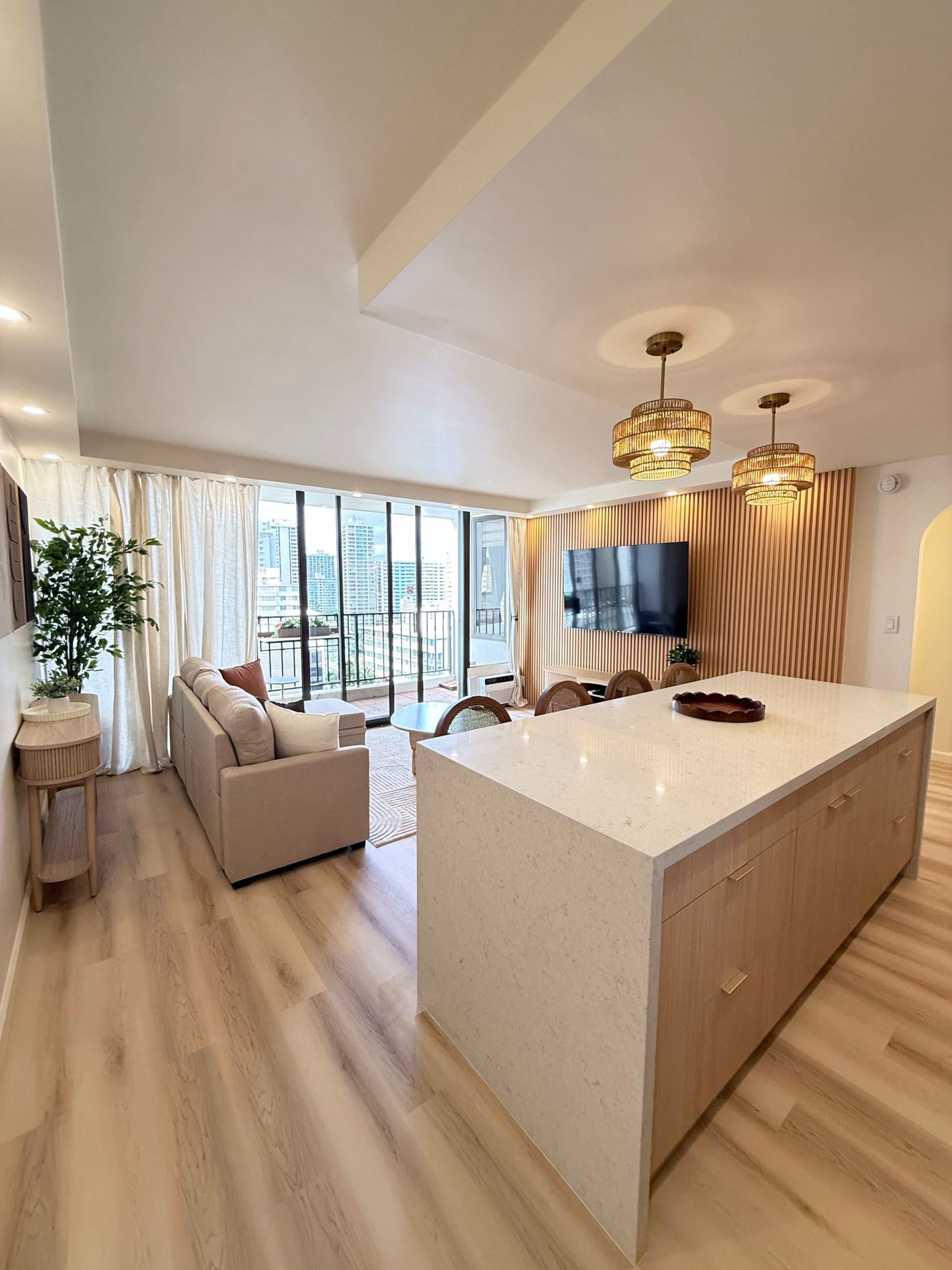 Wake Up to Ocean Views! 2queen Apt w/ Free Parking - Image 2